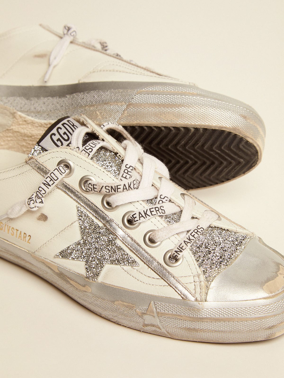 Golden Goose - Sneaker V-Star LTD aus weißem Leder mit Kristallen in 