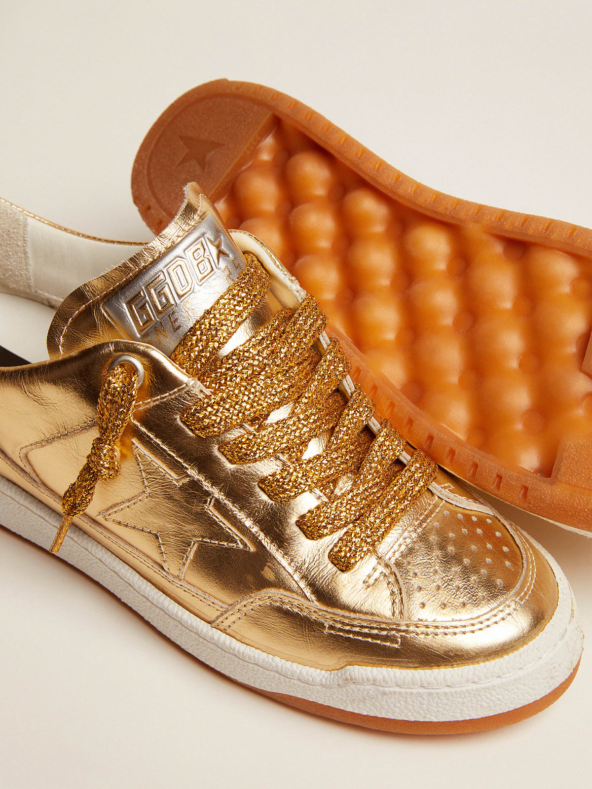 Golden goose store sneaker gold