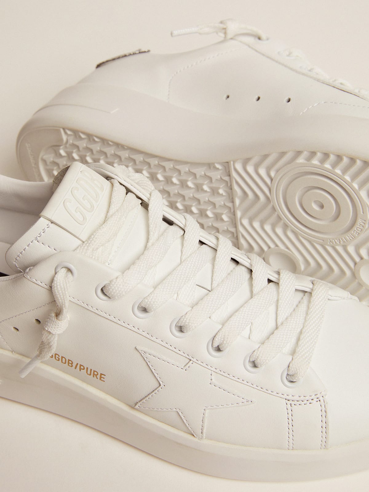 Golden Goose - Sneakers Purestar aus weißem Leder mit silberfarbenen Kristallen an der Fersenpartie in 
