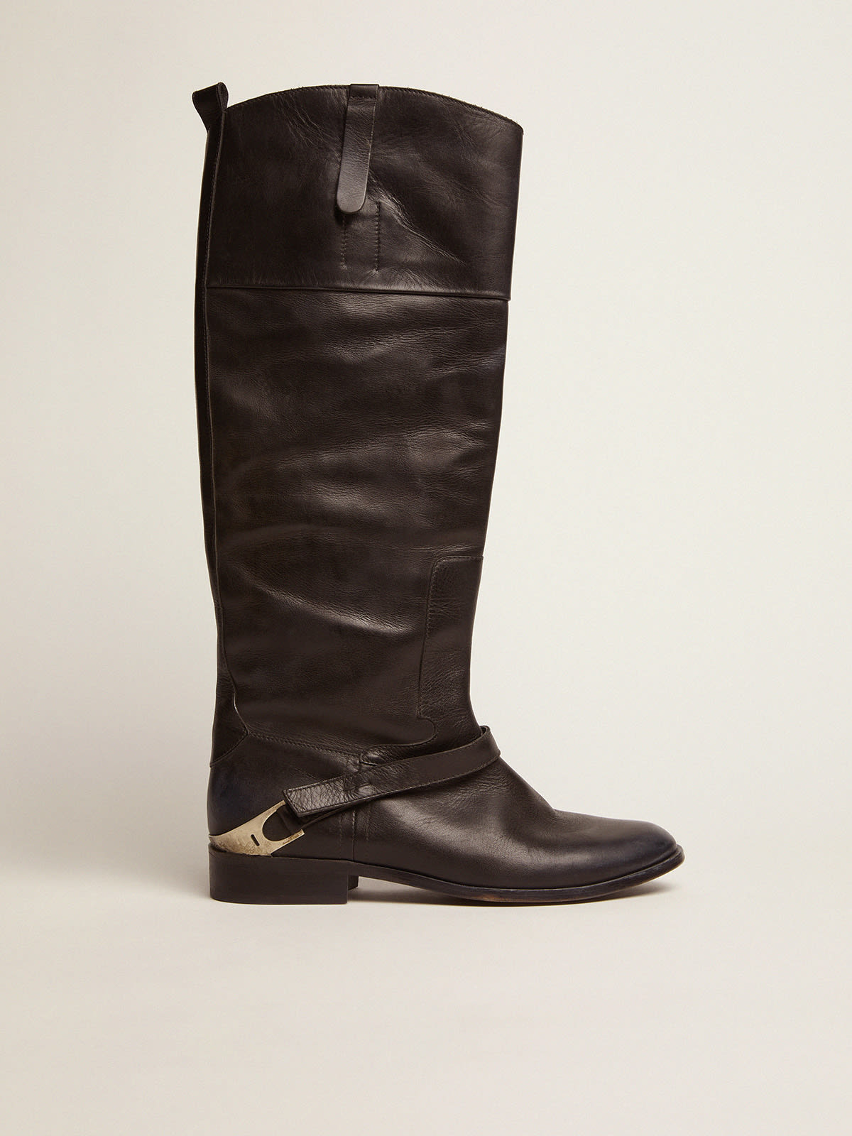 Women's black leather boots with clamp on the heel