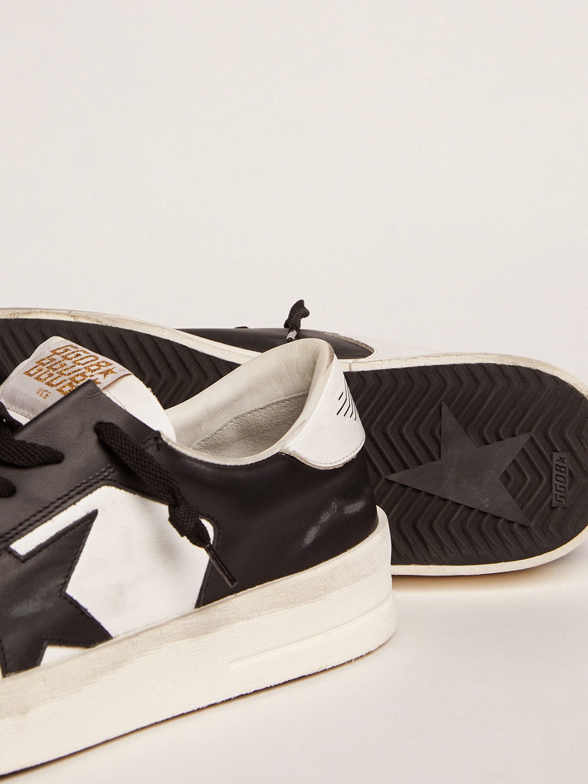 Golden Goose - Men’s Stardan sneakers in black and white leather in 