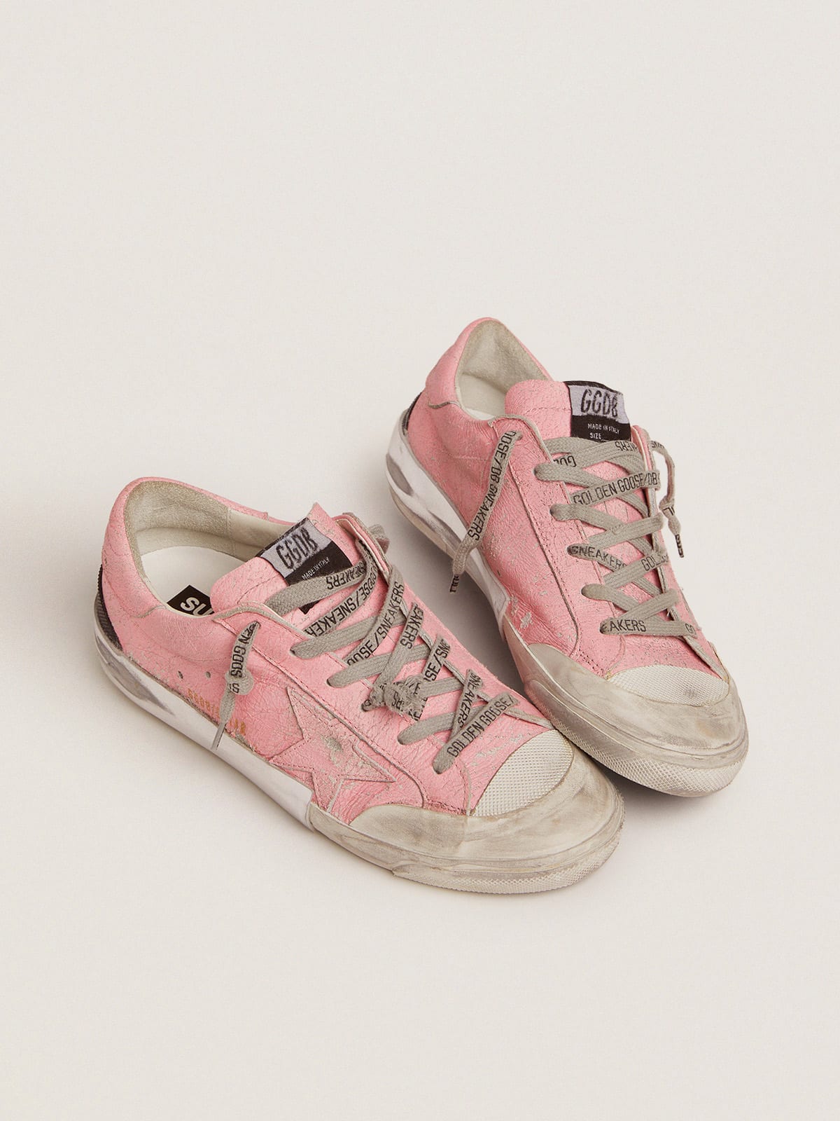 Super-Star sneakers in pink crackled leather and multi-foxing | Golden Goose