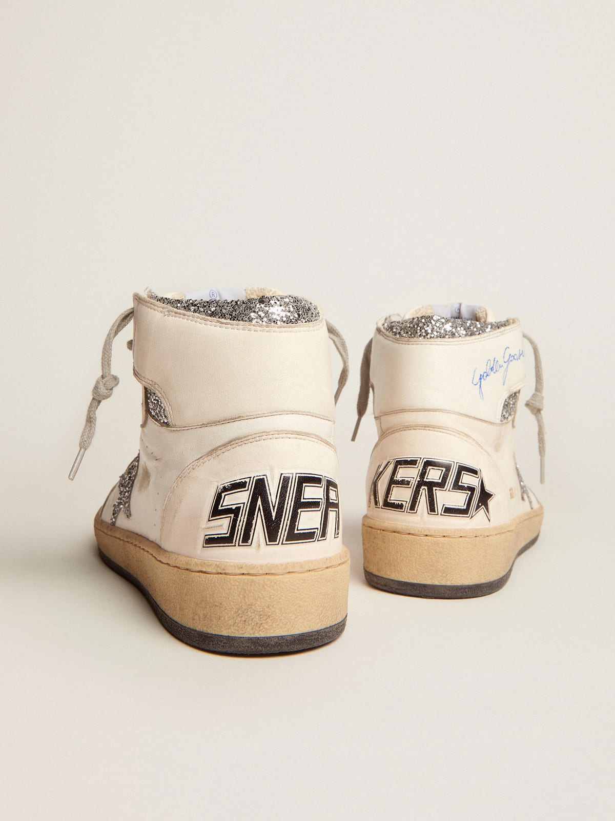 Golden Goose - Sneakers Sky-Star avec signature sur la cheville et empiècements à paillettes argentées in 