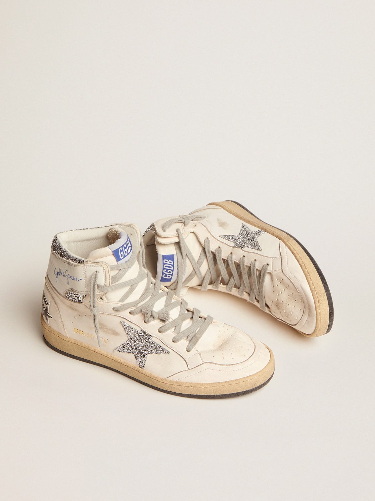 Golden Goose - Sneakers Sky-Star avec signature sur la cheville et empiècements à paillettes argentées in 