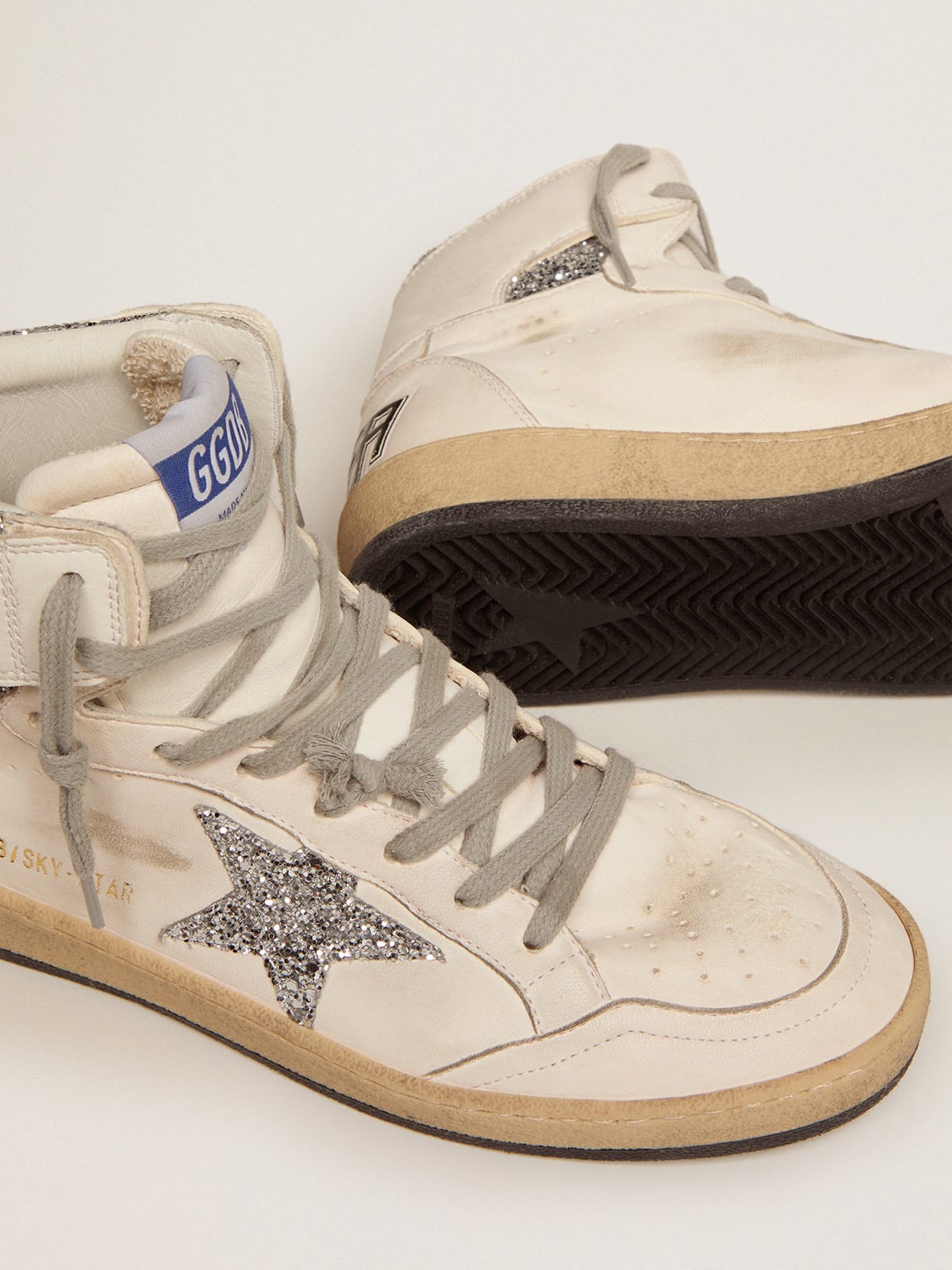 Golden Goose - Damen Sky-Star mit Signatur am Knöchel und silbernen Einsätzen in 