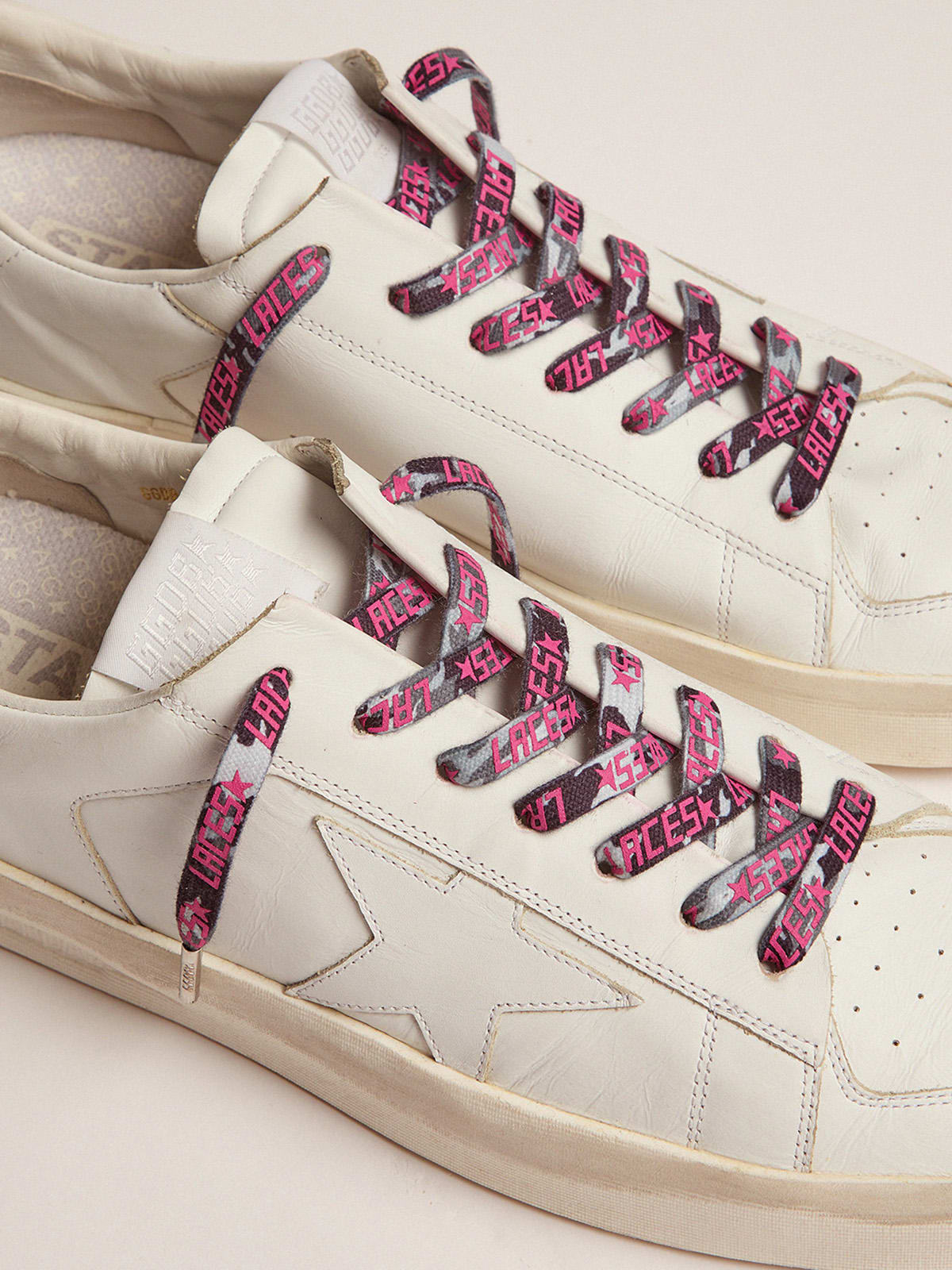 Golden Goose - Lacets camouflage gris avec imprimé Laces rose in 