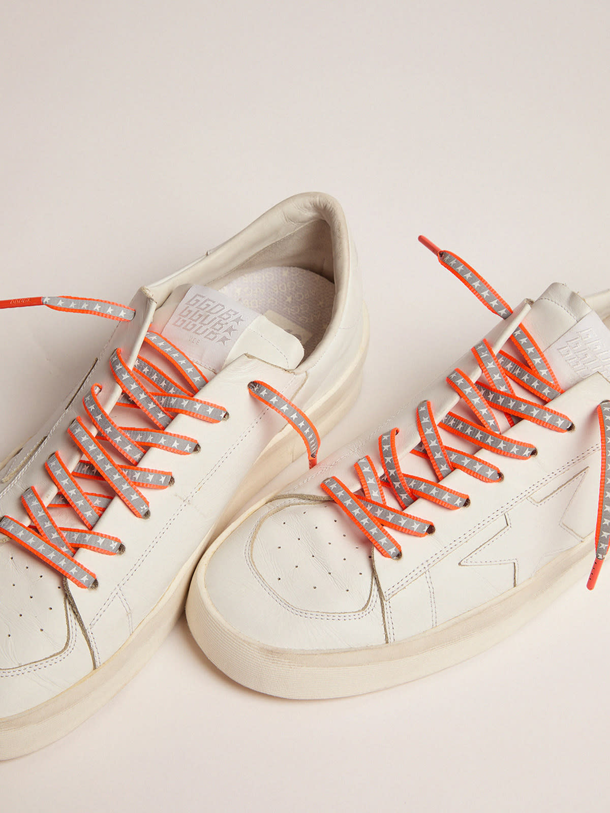 Golden Goose - Cordones reflectantes naranja flúor con estrellas in 