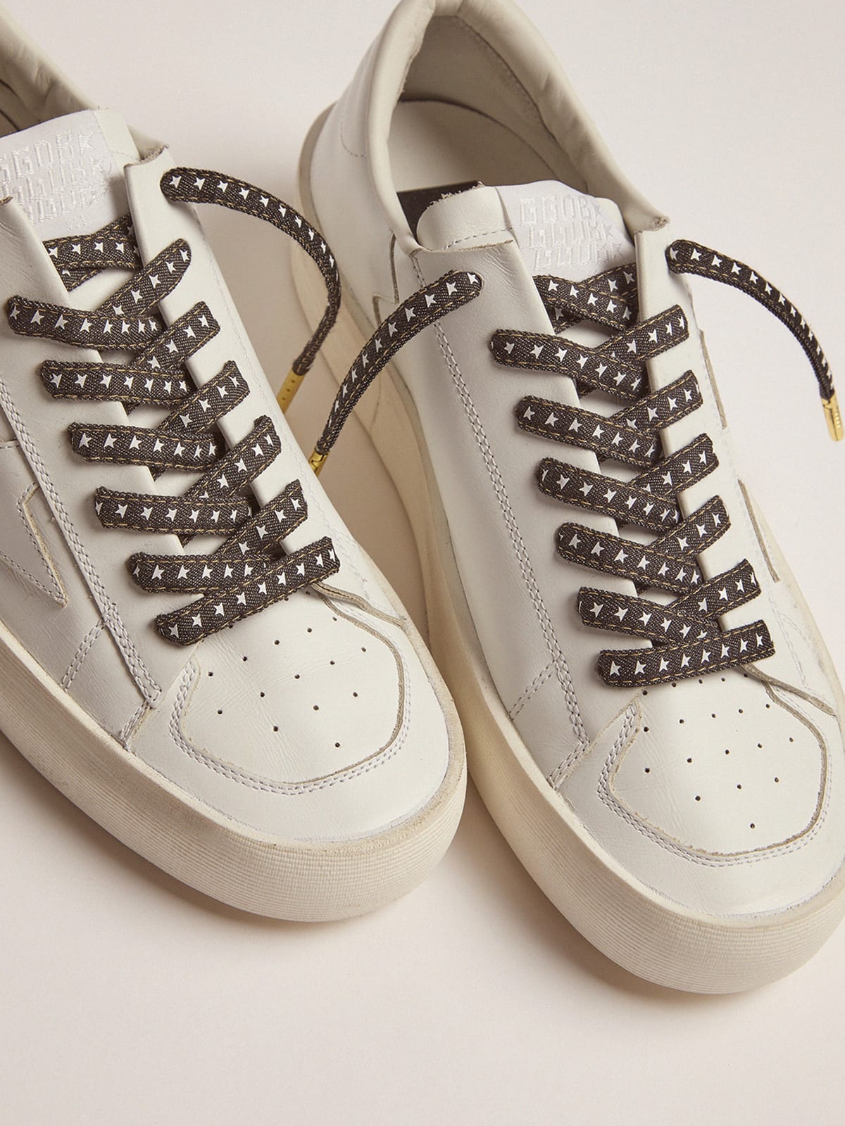 Golden Goose - Lacci denim con stelle bianche in 