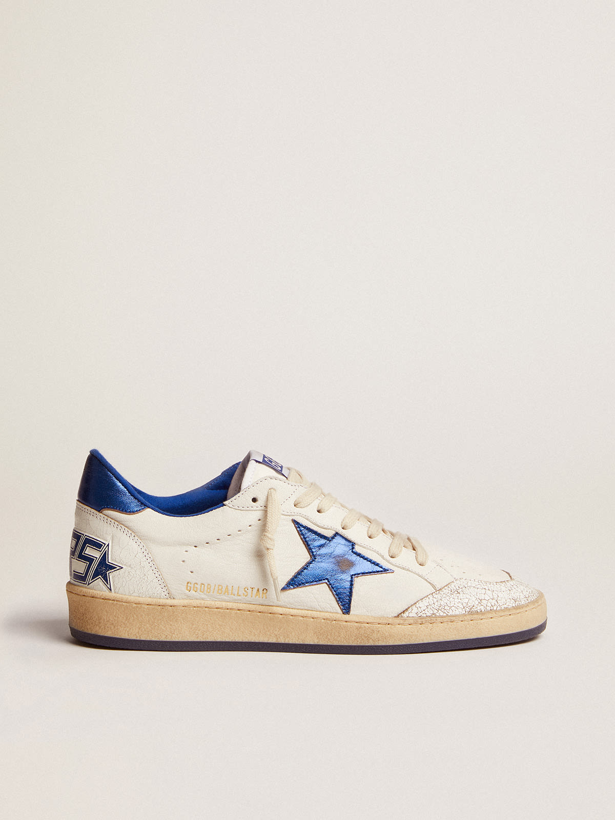 indsats Klappe leksikon Ball Star sneakers in white nappa leather with light blue laminated leather  star and heel tab | Golden Goose