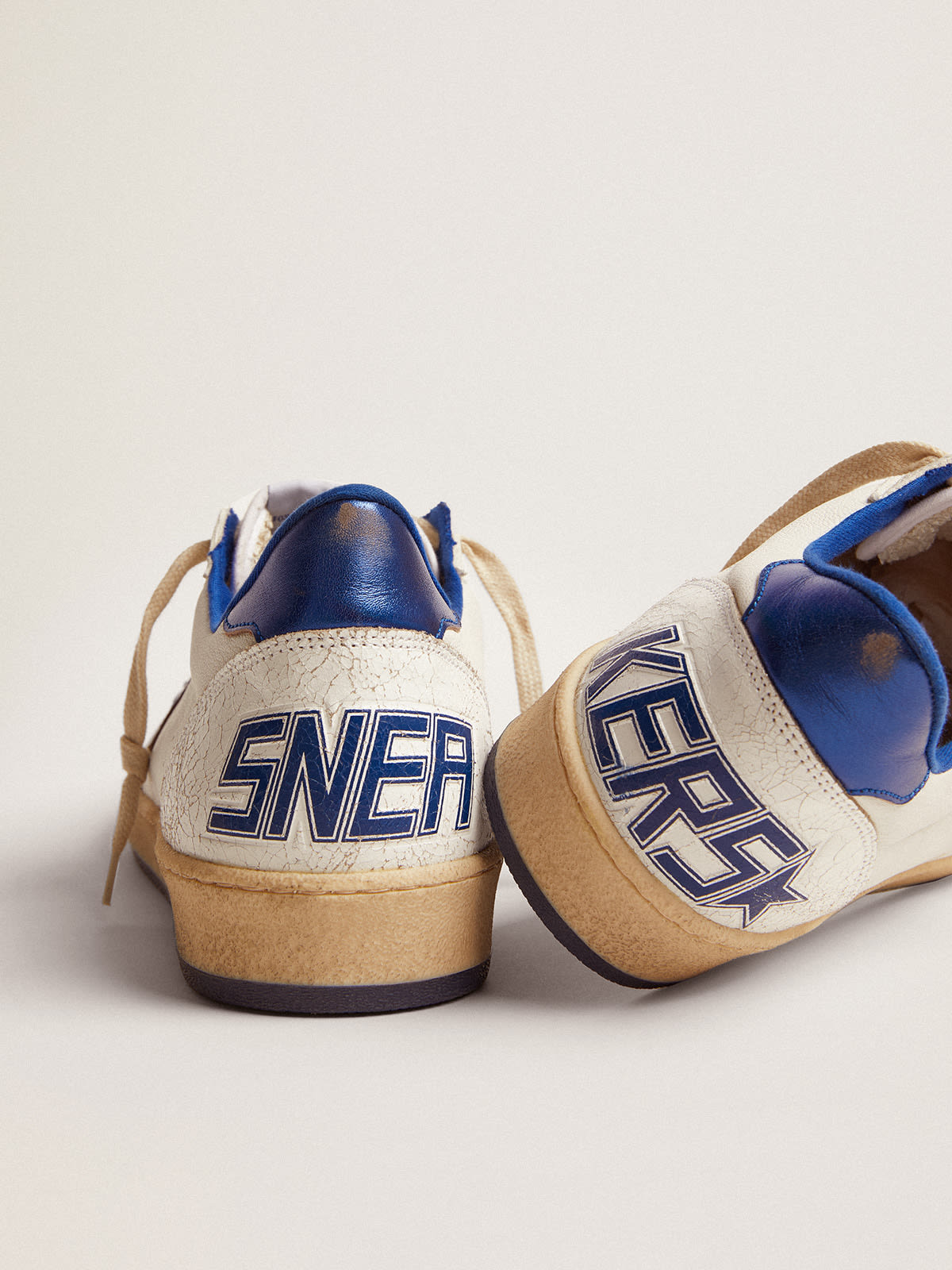 Golden Goose - Ball Star Uomo in nappa bianca con stella e talloncino bluette in 