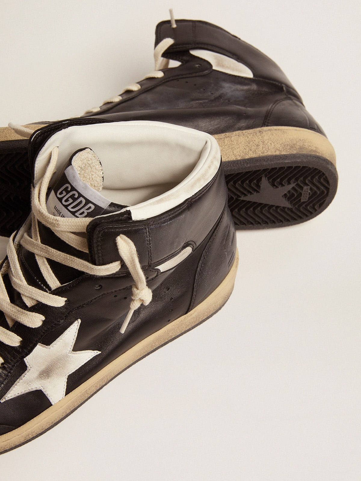 Golden Goose - Herren Sky-Star aus schwarzem Nappa mit weißem Stern in 