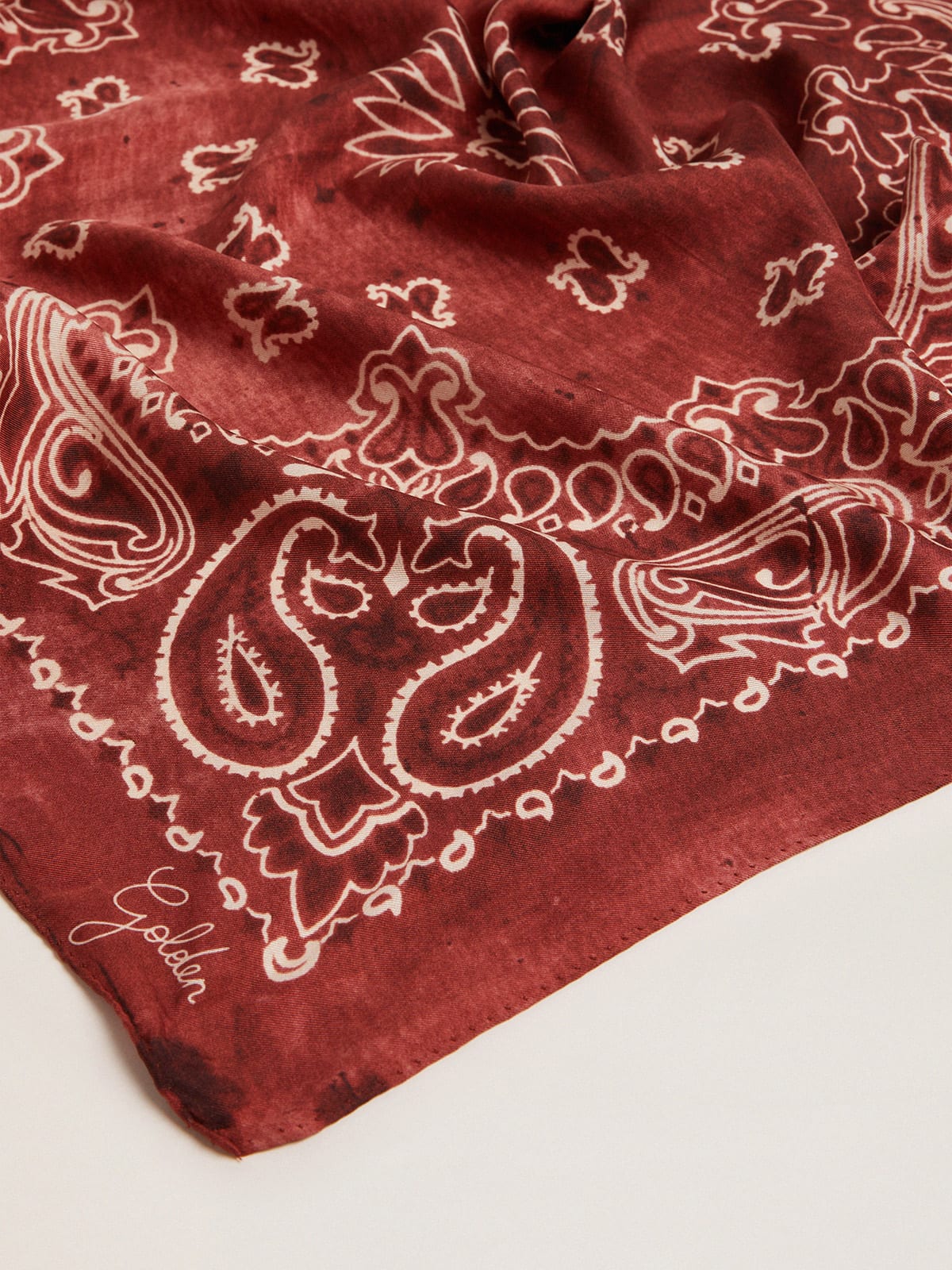 Golden Goose - Bordeauxfarbener Foulard mit Paisleymuster in 