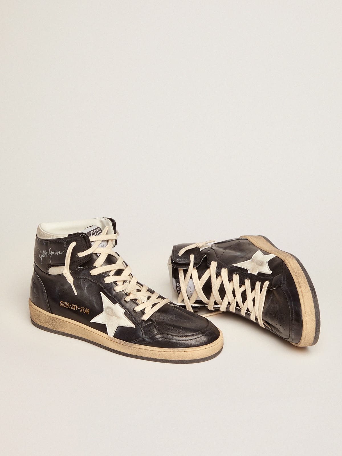 Women's Sky-Star in black nappa with white star