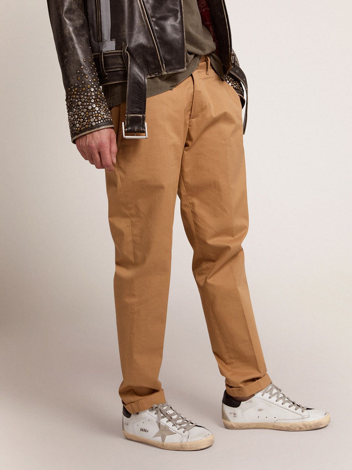 Golden Goose - Super-Star para hombre con talón negro y mensaje con tachuelas metálicas in 