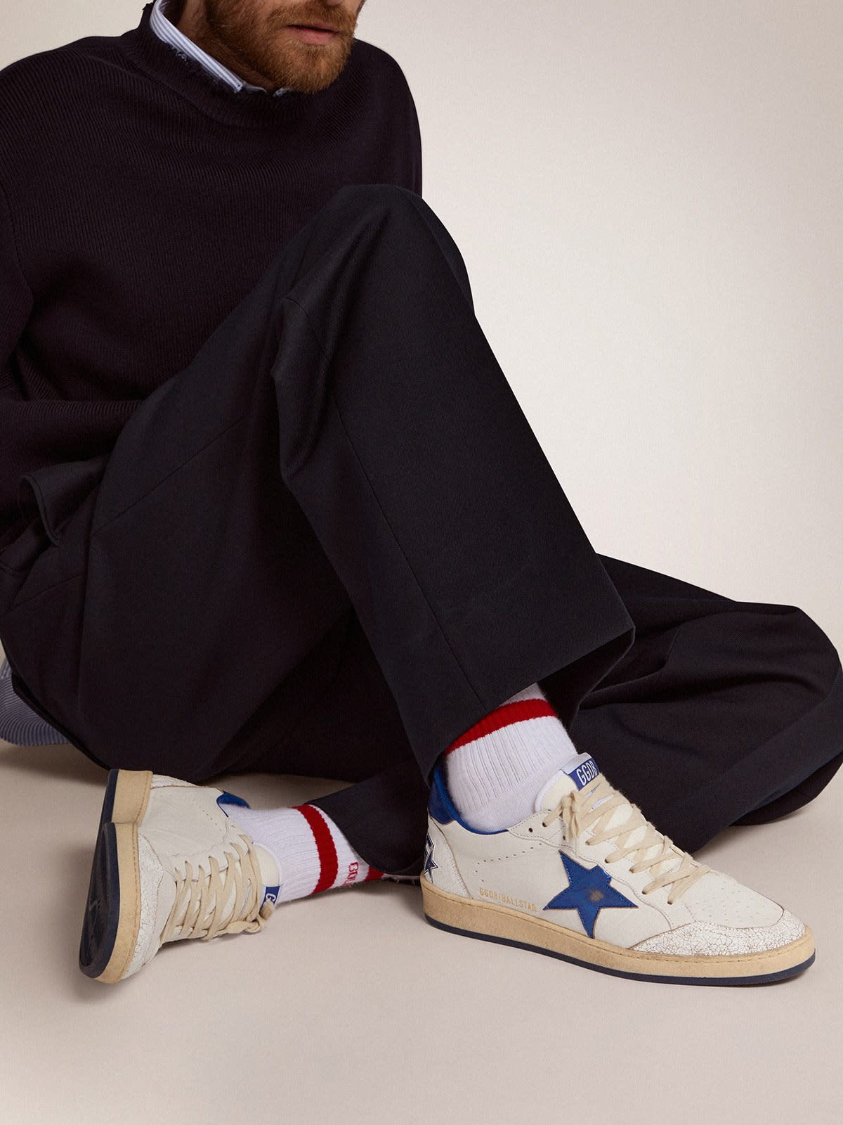 Golden Goose - Sneaker Ball Star in nappa bianca con stella e talloncino in pelle laminata color bluette in 