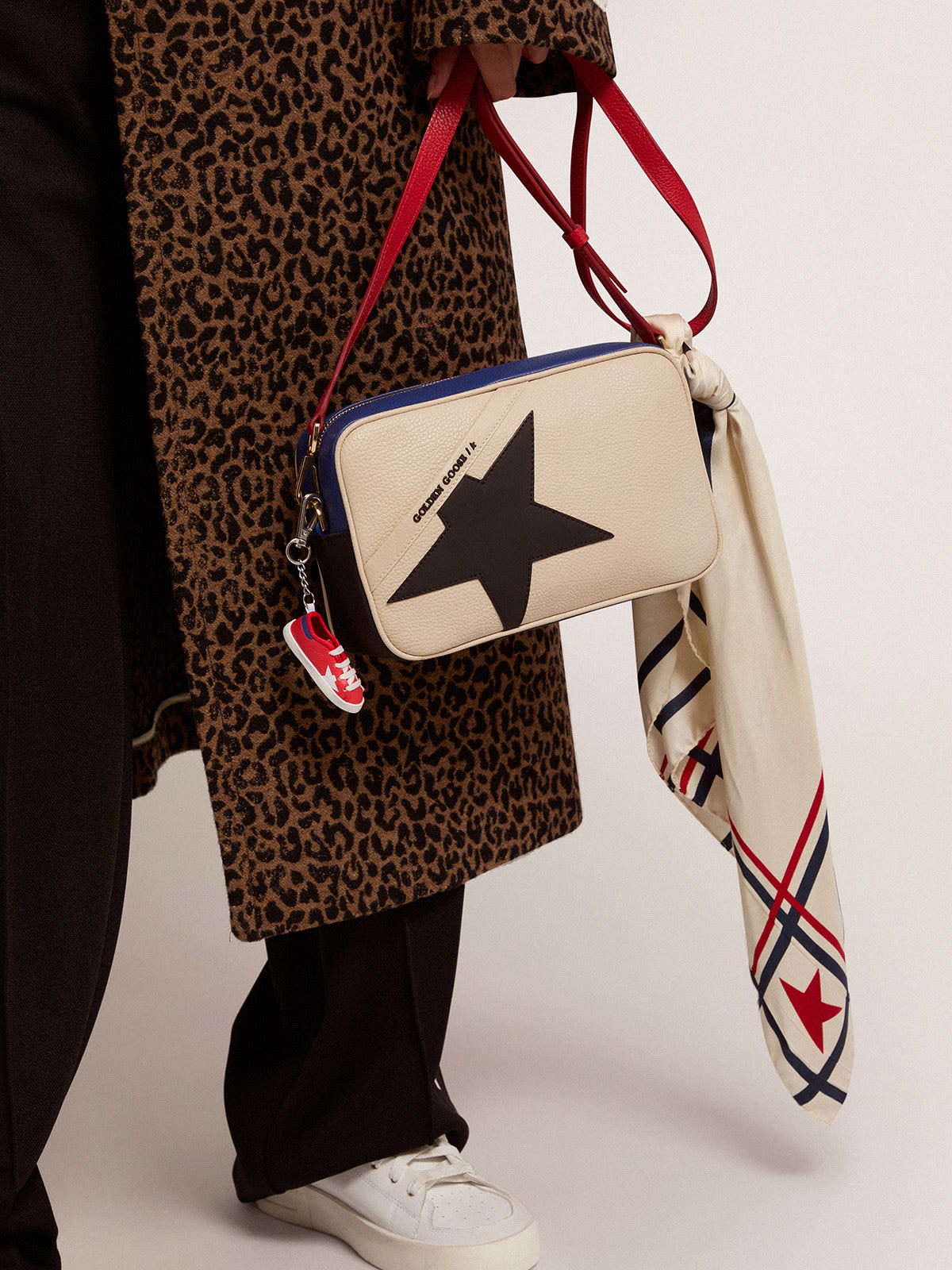 Medium Sally Bag in porcelain leather with buckle and contrasting