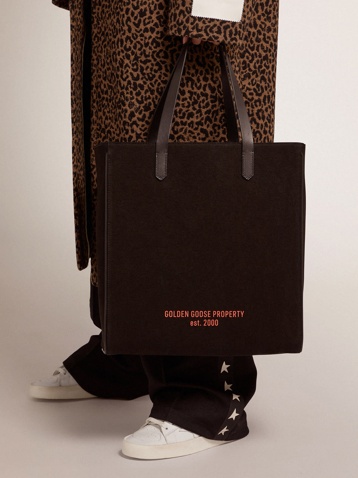 Golden Goose - Black North-South California Bag with contrasting red lettering in 