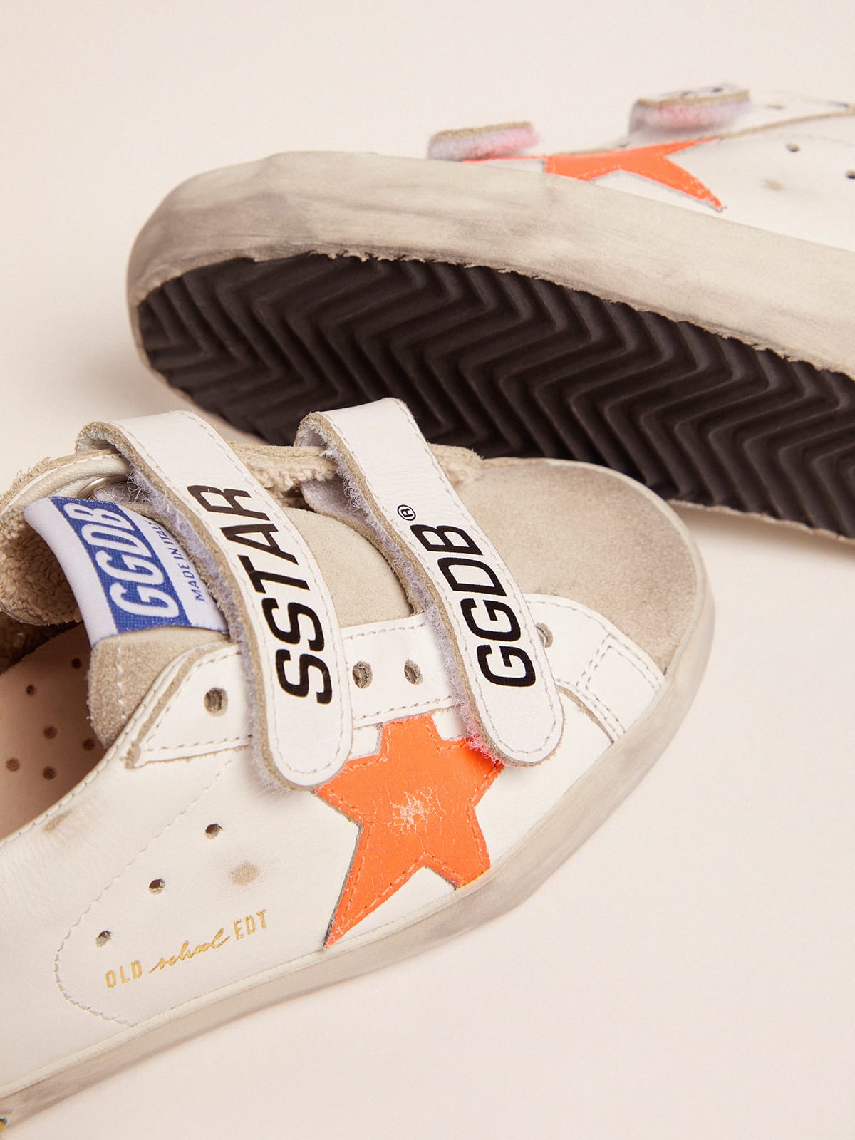 Young Old School sneakers with Velcro fastening and fluorescent orange star