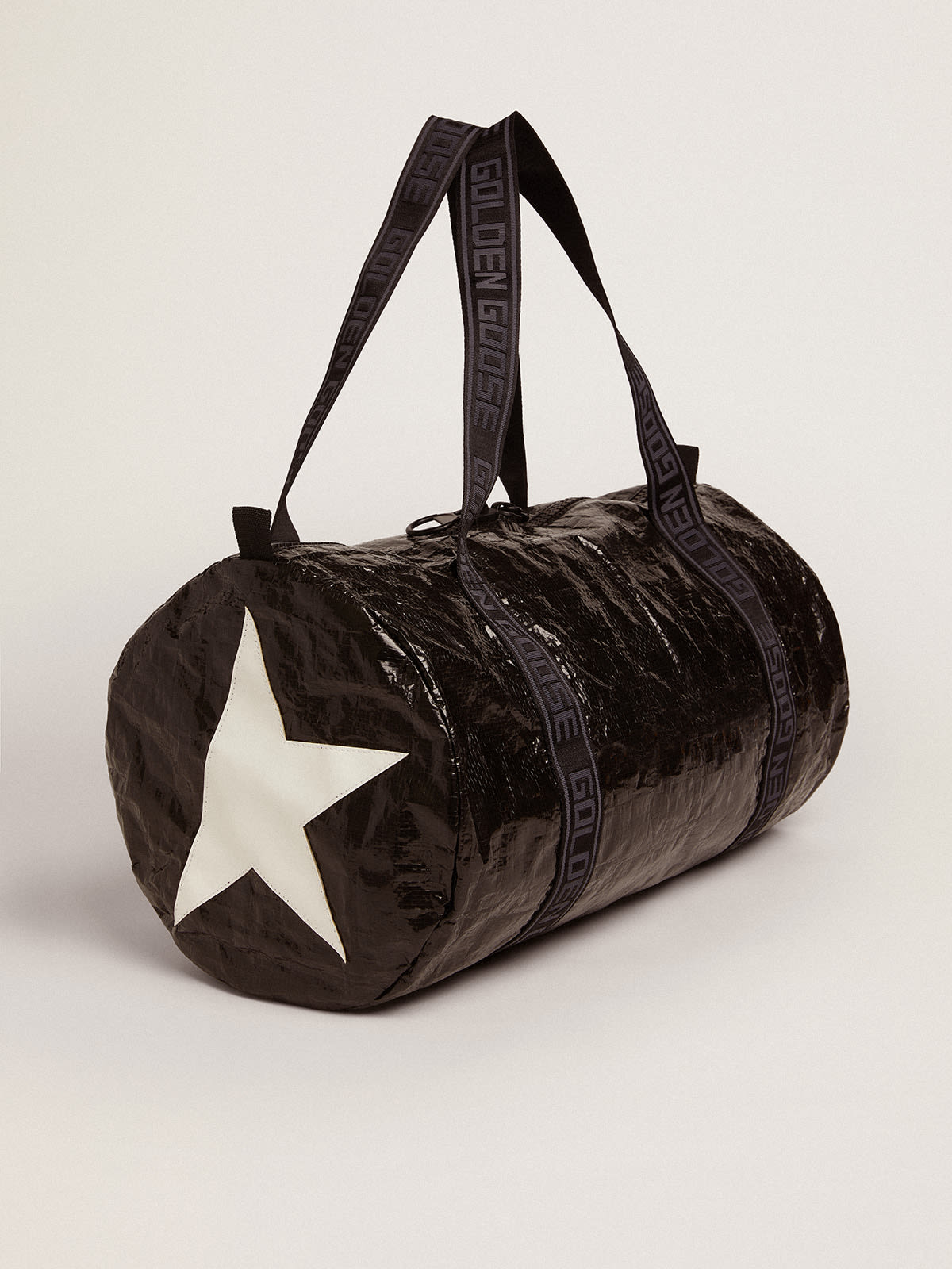 Golden Goose - Bolso duffle de la colección Star en color negro con estrellas blancas laterales in 