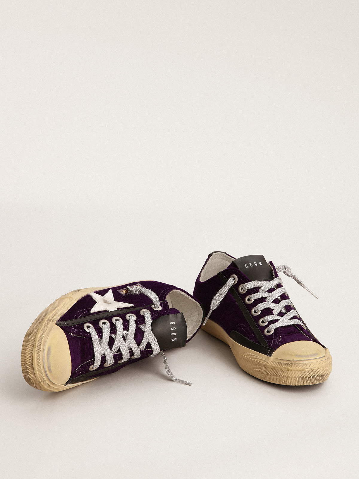 Golden Goose - Sneakers V-Star LTD en velours violet avec étoile en cuir blanc in 