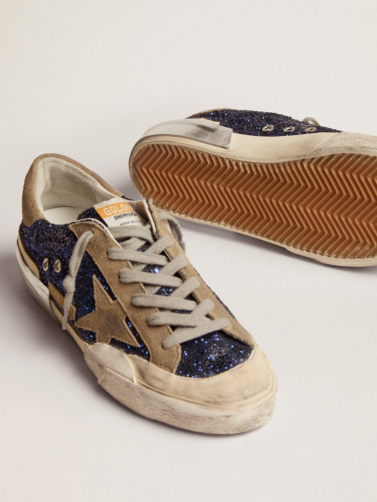 Golden Goose - Damen Super-Star in blauem Glitzer mit taubengrauem Raulederstern in 