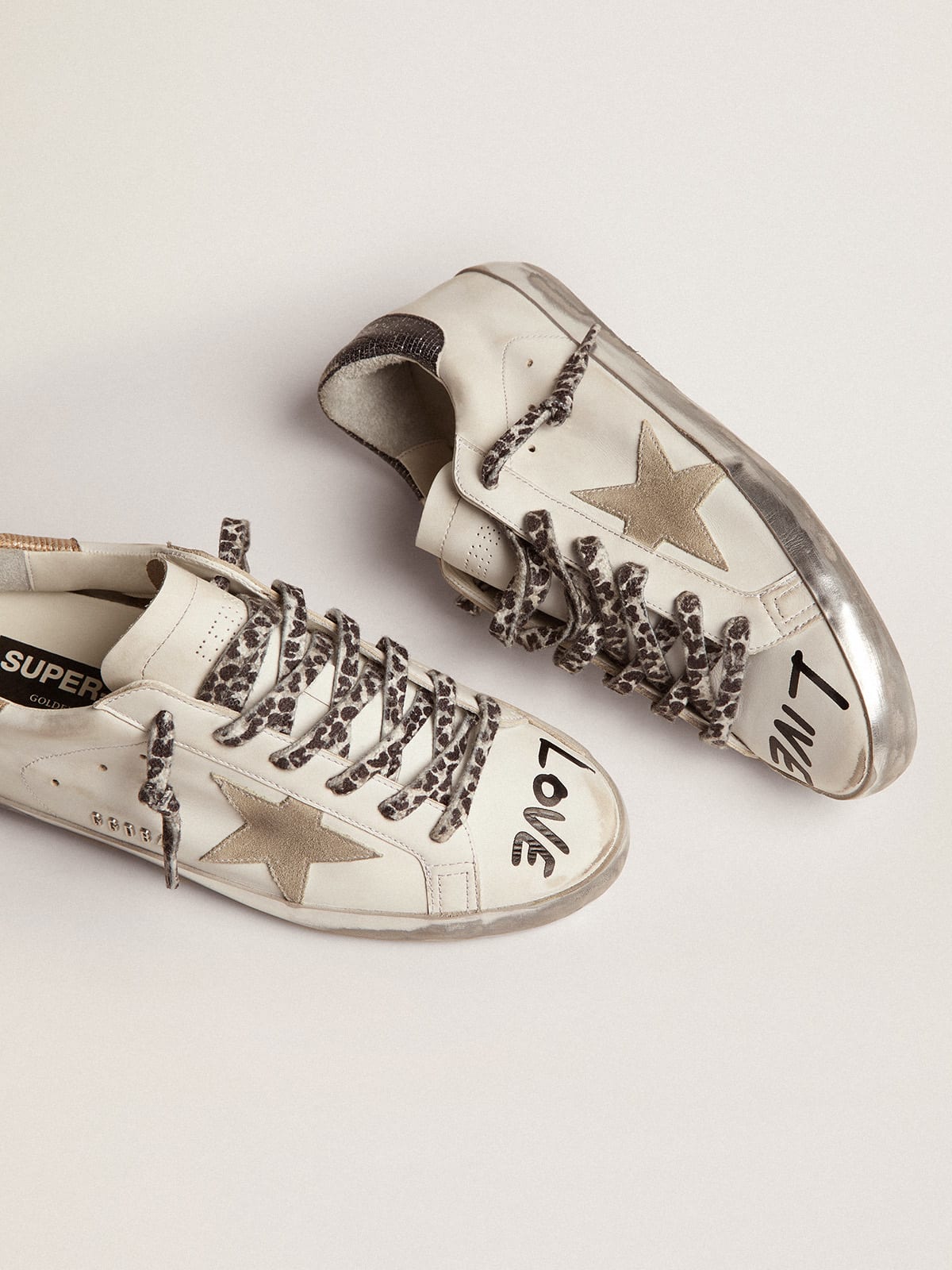 Women's Super-Star in white leather with gray suede star | Golden