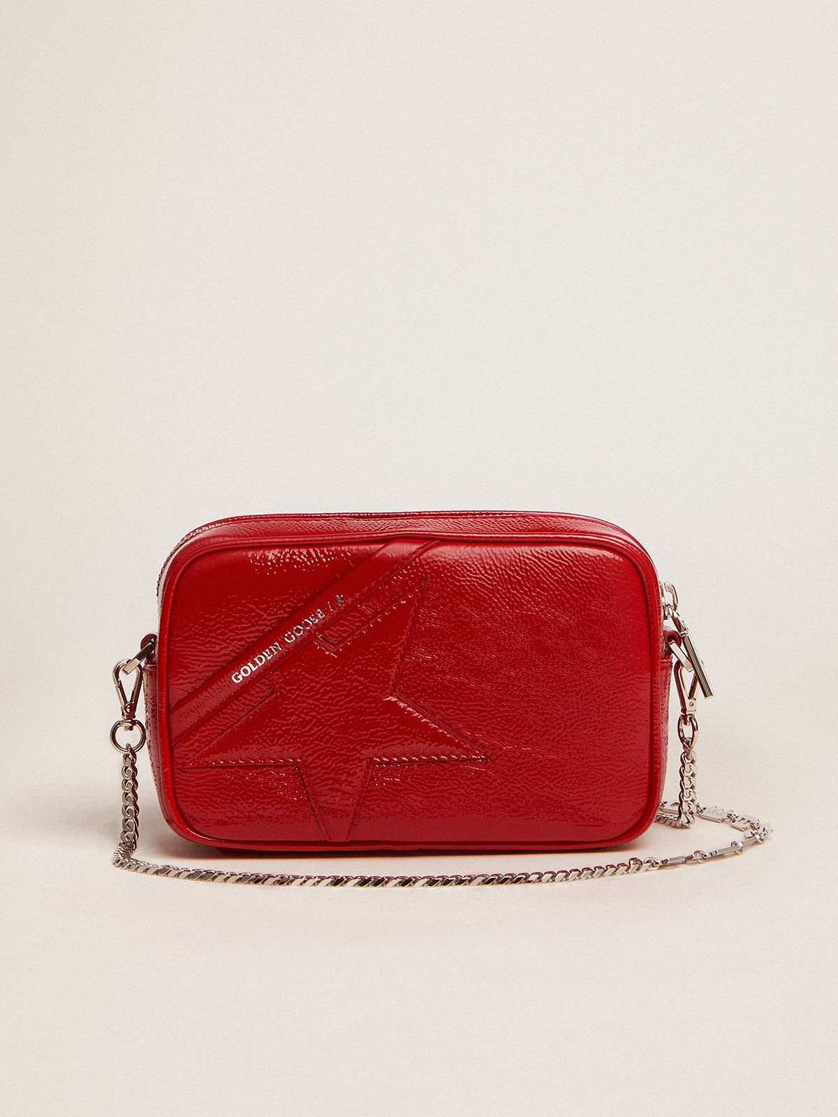 Mini Star Bag de charol rojo con estrella tono sobre tono | Golden Goose