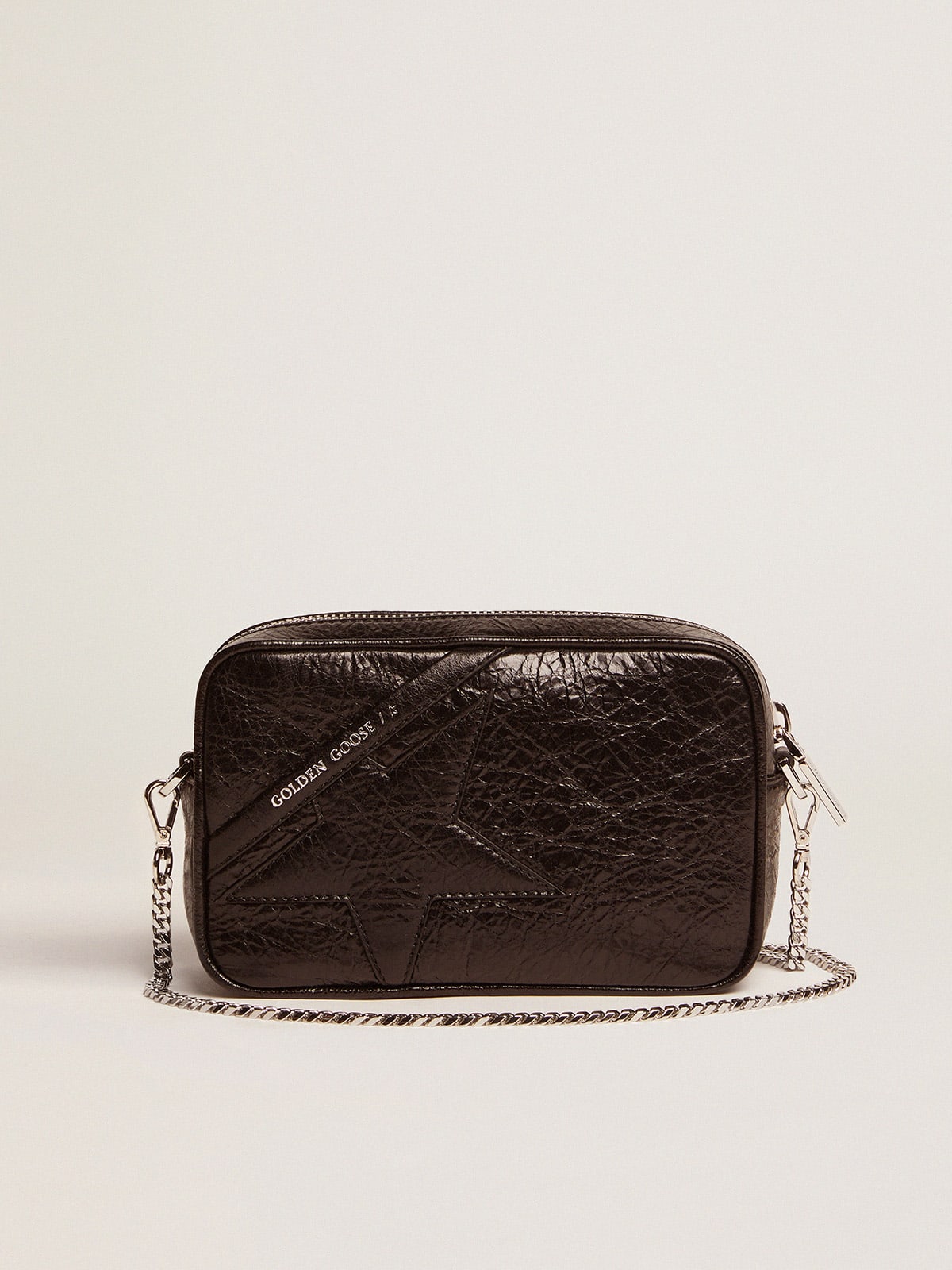 Golden Goose - Mini Star Bag de piel brillante negra con estrella tono sobre tono in 