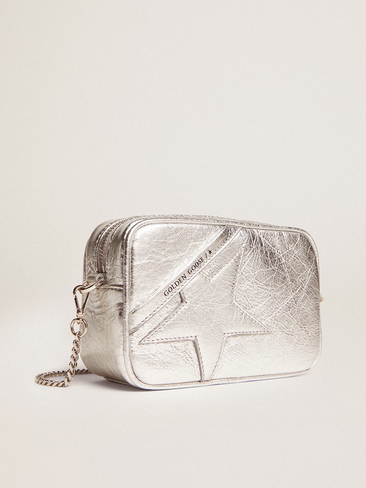 Golden Goose - Mini Star Bag femme en cuir lamé argenté avec étoile ton sur ton in 