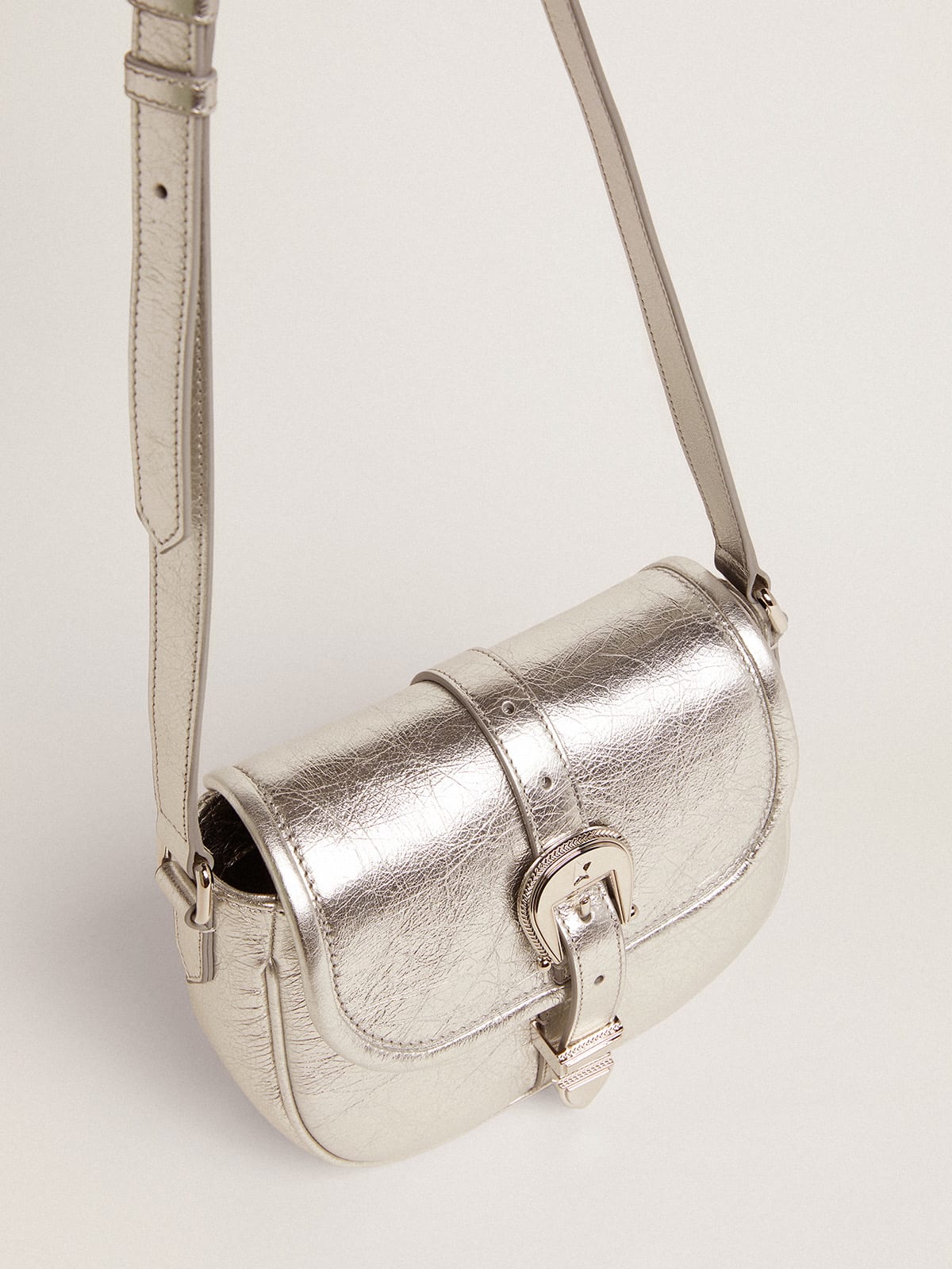 Golden Goose - Petit sac Rodeo Bag femme en cuir lamé argenté in 