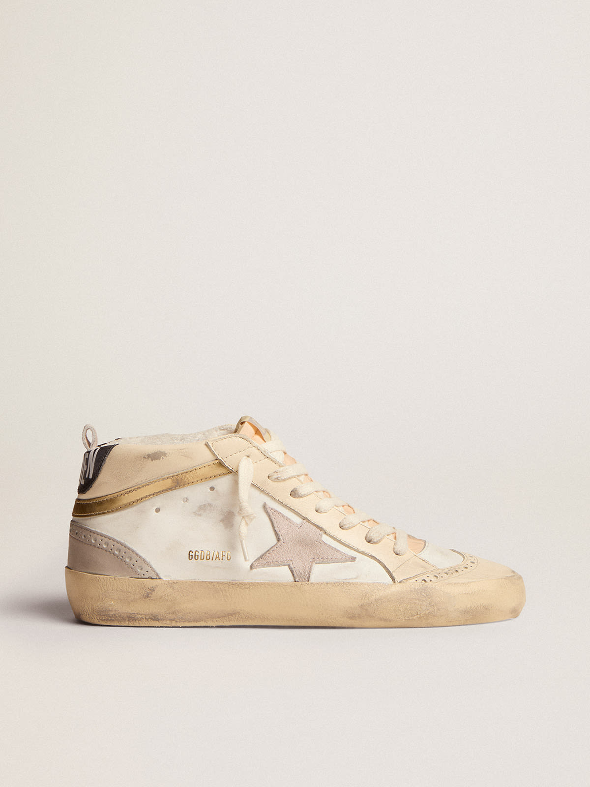 Golden Goose - Mid Star femme avec étoile en daim gris clair et virgule dorée in 