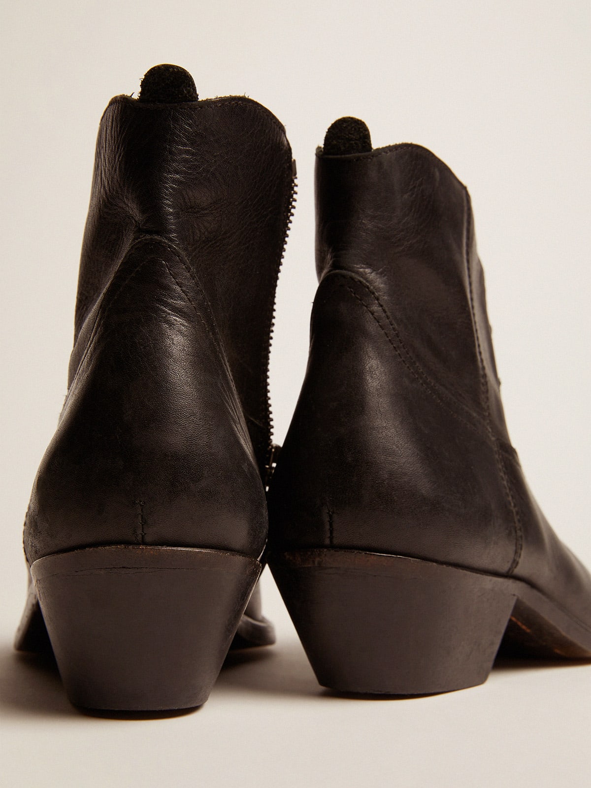 FASHION, WOMAN, BOOTS, EXCLUSIVE-REINTERPRETATION-OF-THE-COWBOY-BOOT-BY-ZARA  