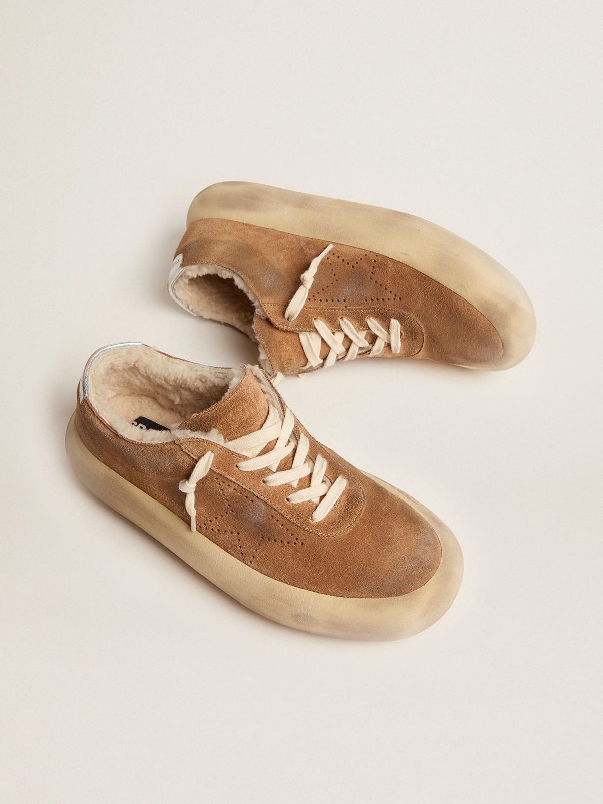 Golden Goose - Space-Star Uomo in suede color tabacco e fodera in shearling in 