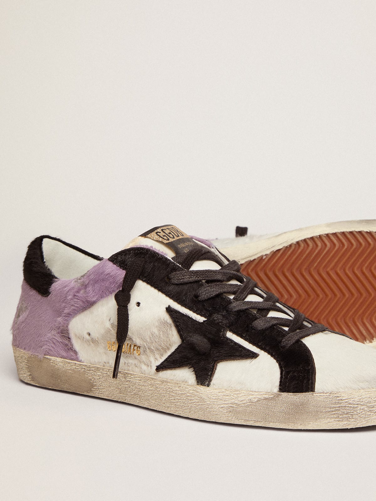 Golden Goose - Sneakers Super-Star en cuir façon poulain blanc et lilas avec empiècements en cuir façon poulain noir in 
