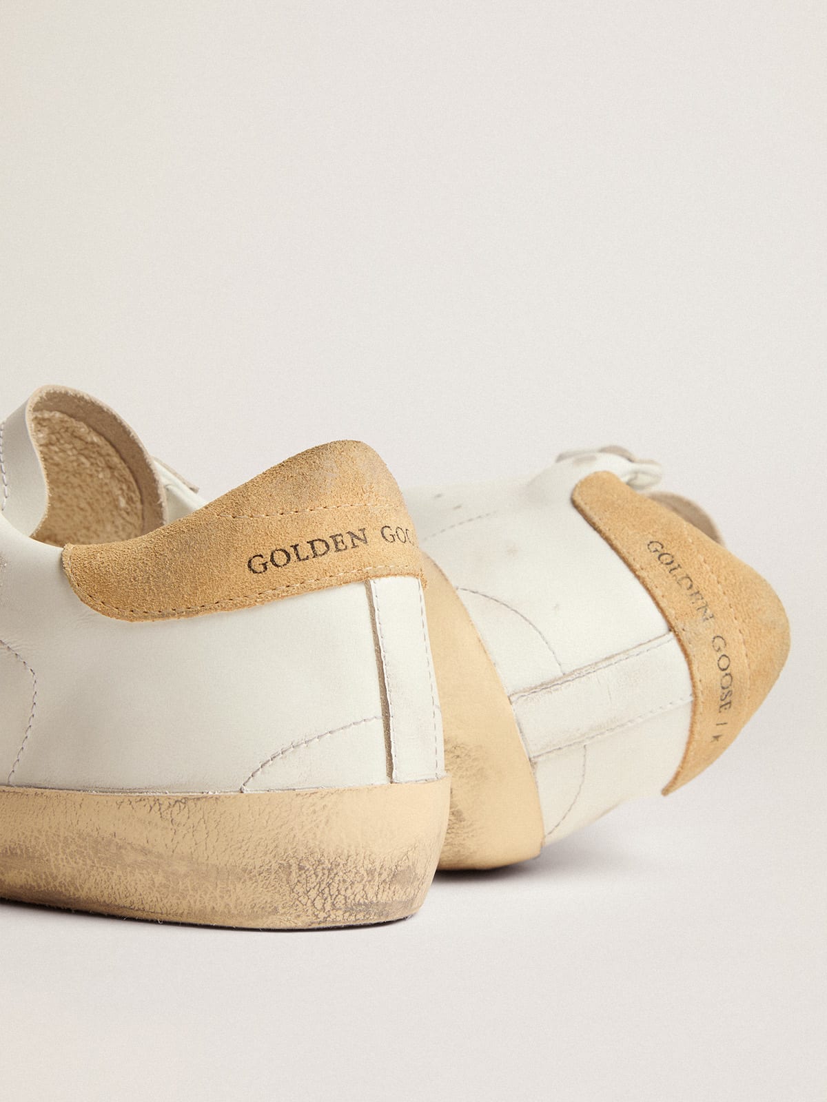Golden Goose - Old School sneakers with pink glitter star and sand-colored suede heel tab in 