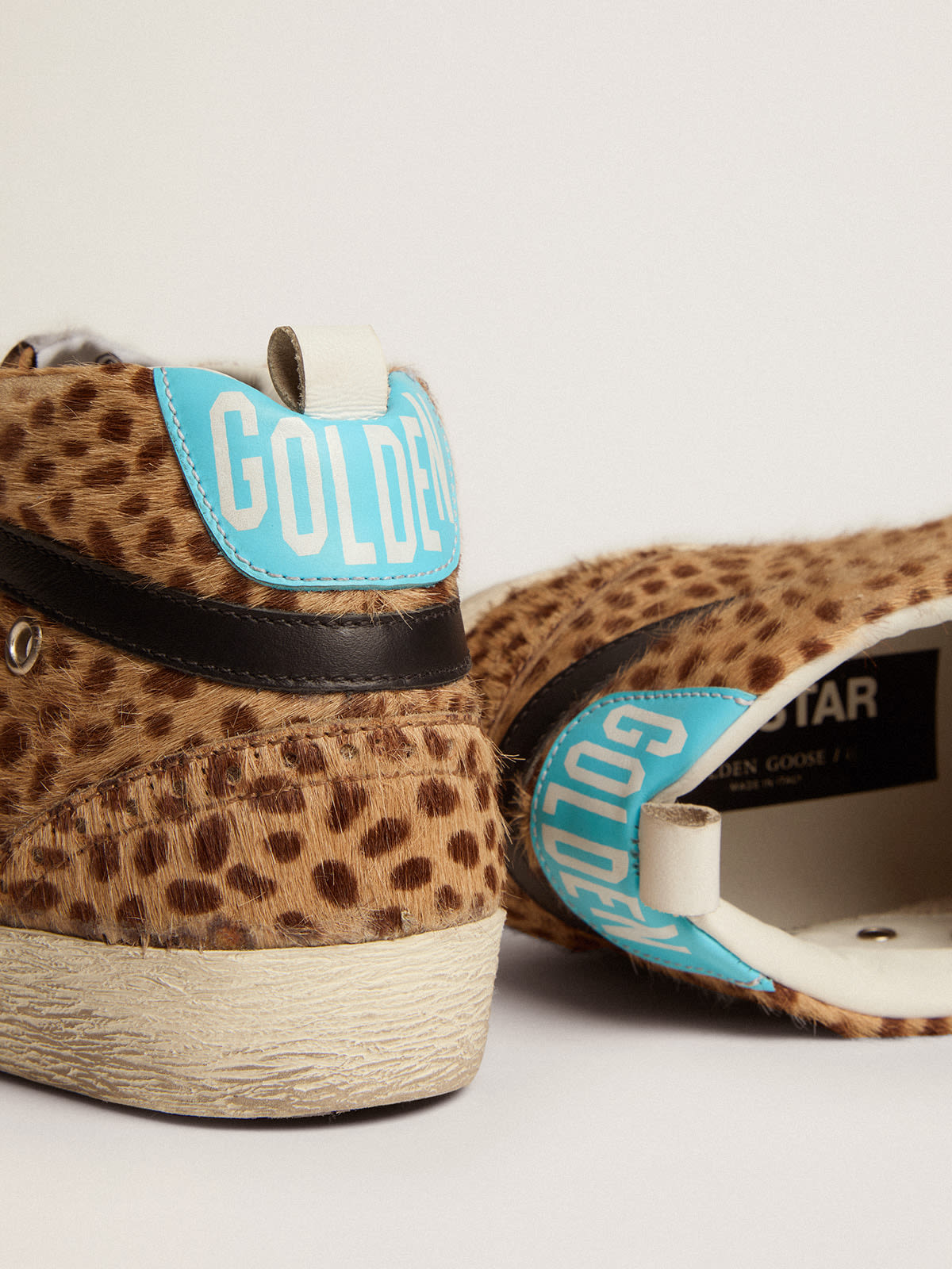 Golden Goose - Mid Star Sneaker aus Cavallino-Leder mit Animal-Print und silberfarbenem Glitzerstern in 