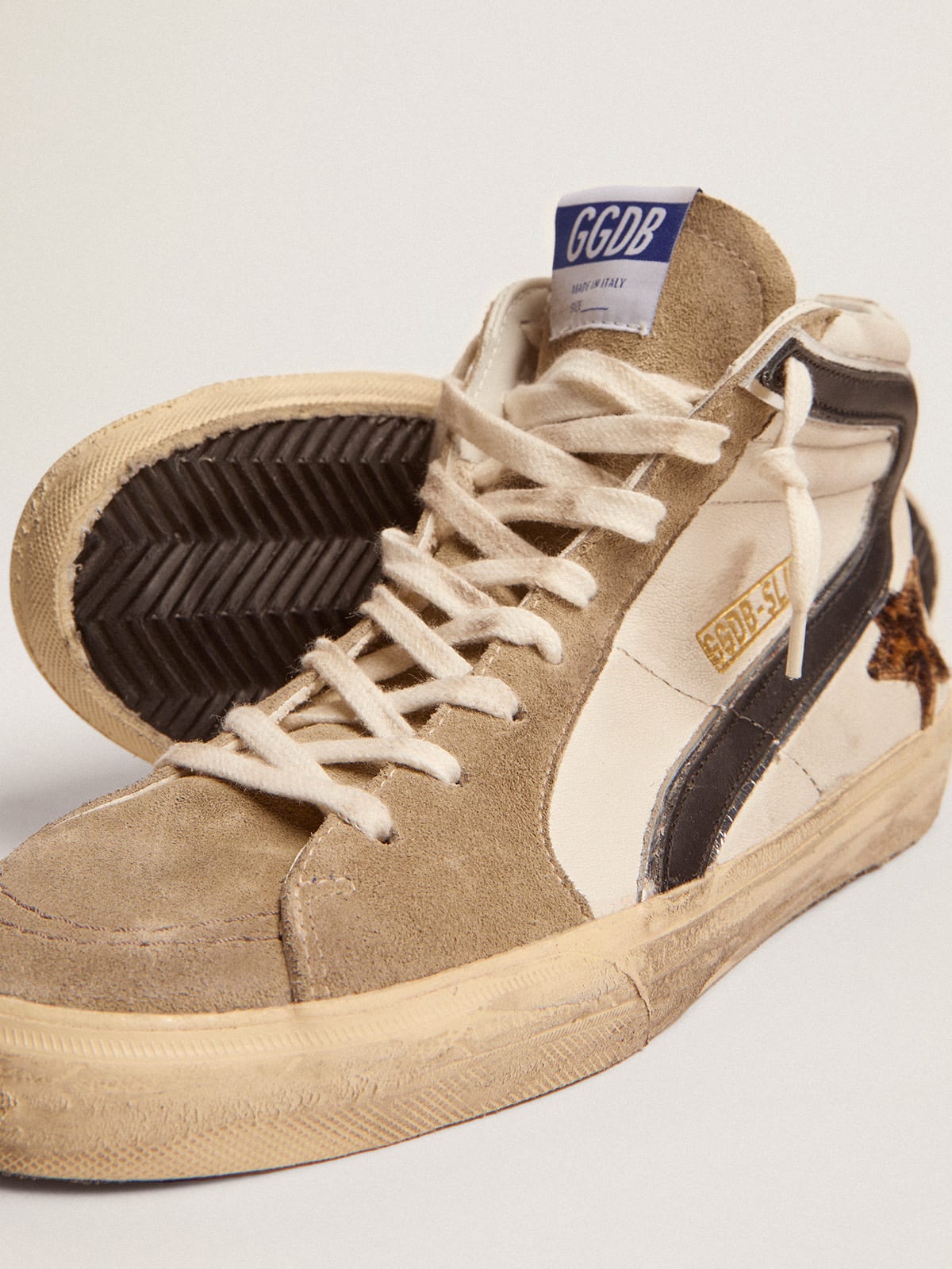 Golden Goose - Sneakers Slide avec étoile en cuir façon poulain à imprimé léopard et virgule en cuir noir in 