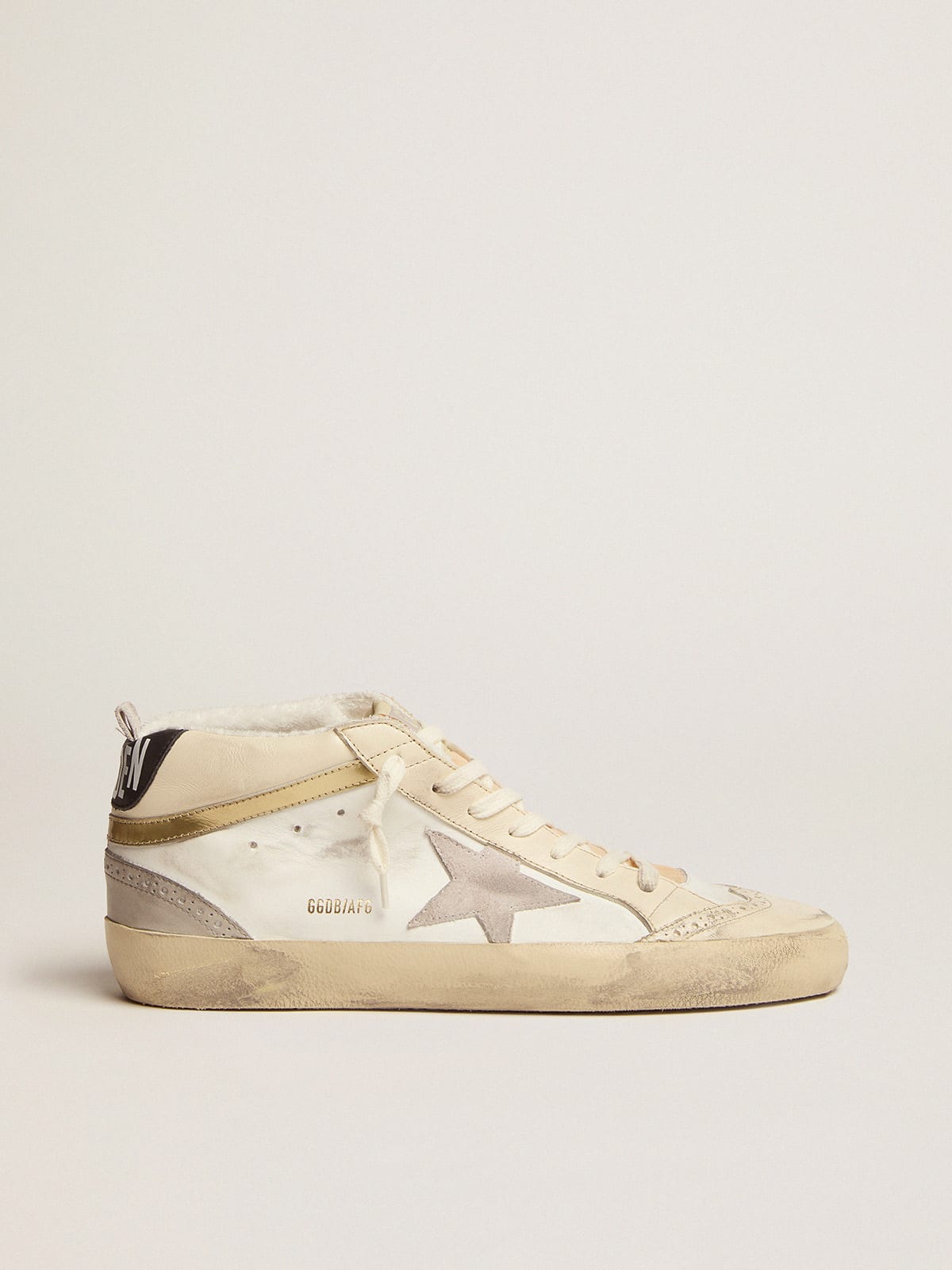 Golden Goose - Mid Star Masculino com estrela de suede cinza claro e lista dourada in 