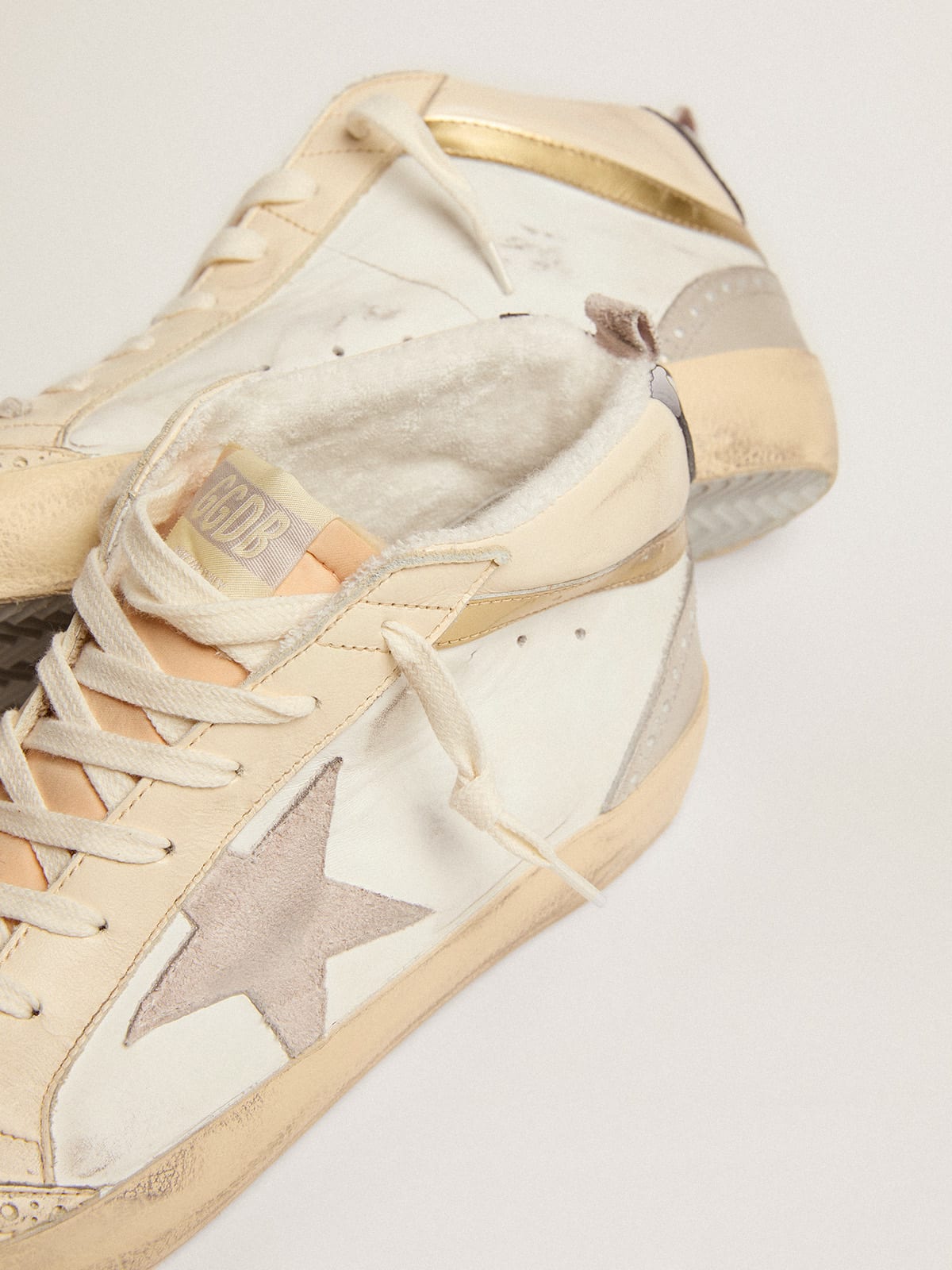 Golden Goose - Mid Star sneakers with light gray suede star and chrome-effect gold leather flash in 