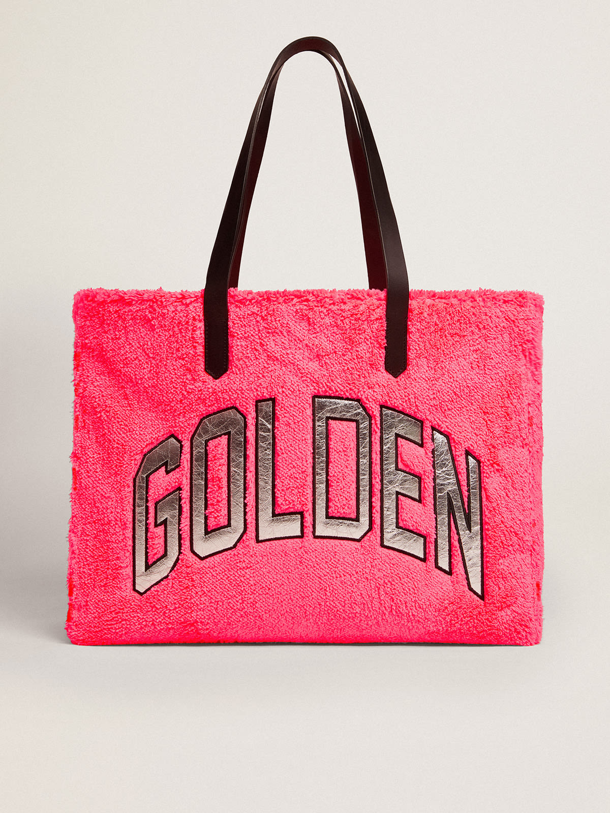 Golden Goose - Sac California Bag East-West en tissu éponge fuchsia avec inscription Golden en cuir lamé argenté in 