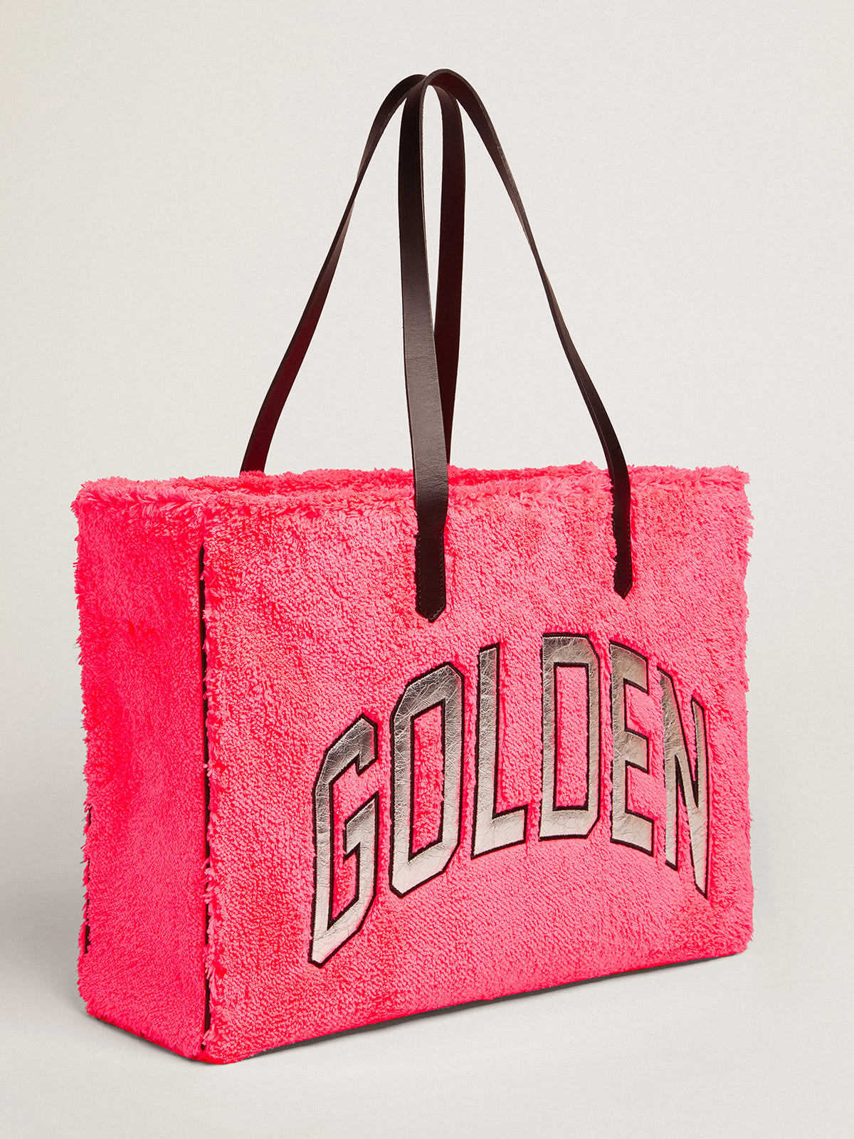 Golden Goose - California Bag East-West in tessuto spugna fucsia e scritta argento in 