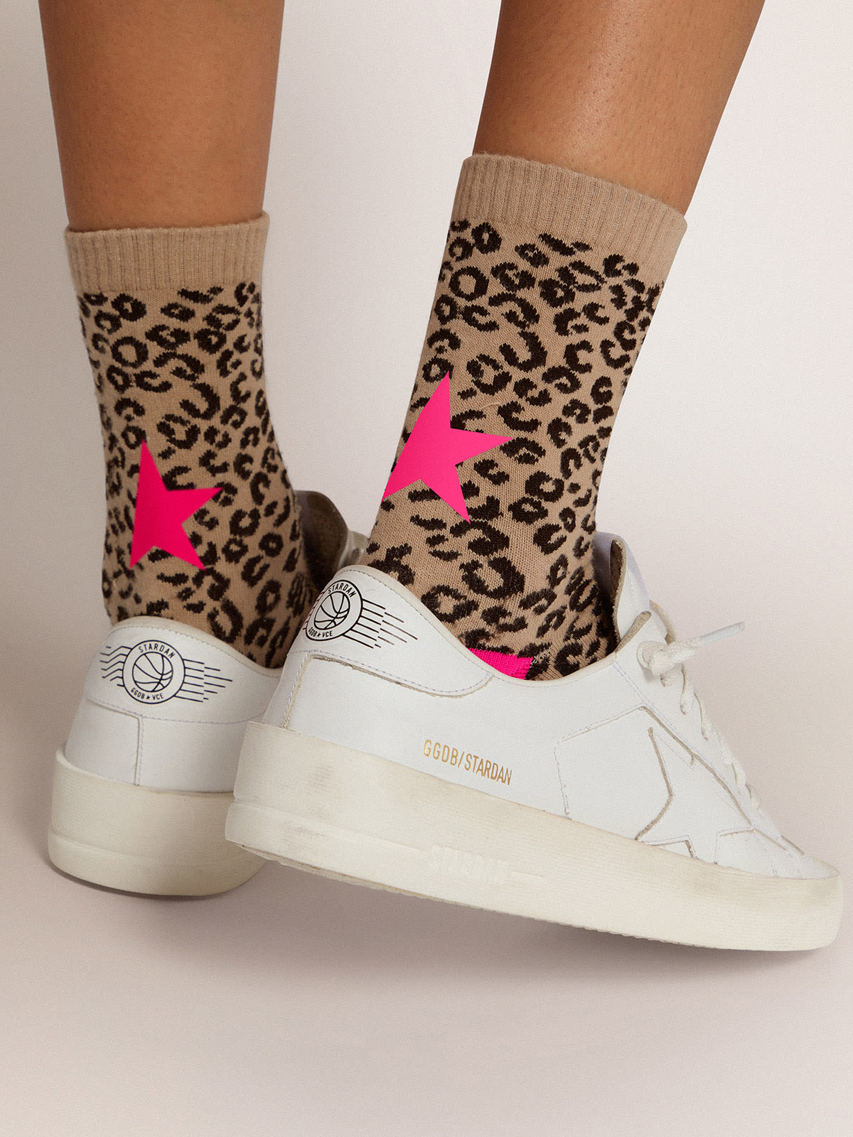 Animal-print socks with sand-colored base and fuchsia details | Golden Goose