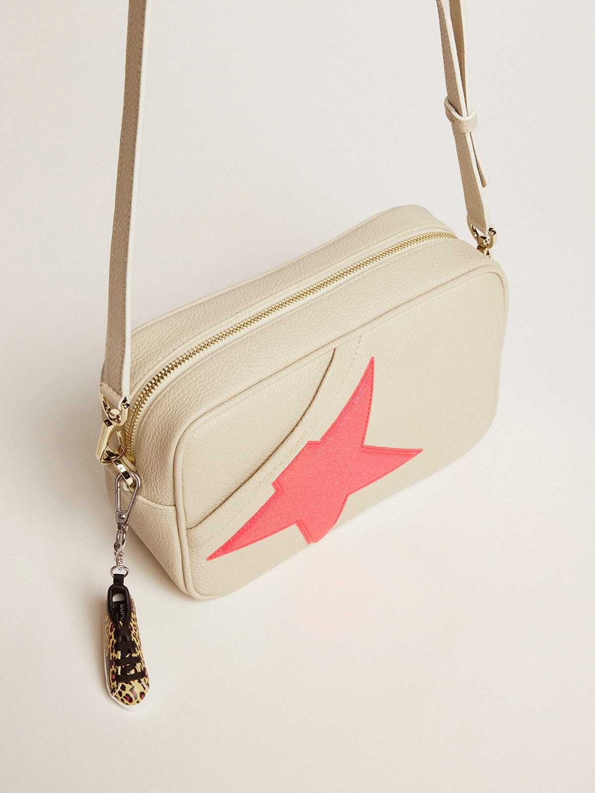 Off-white Star Bag in hammered leather, fuchsia Golden Goose star with  iridescent glitter