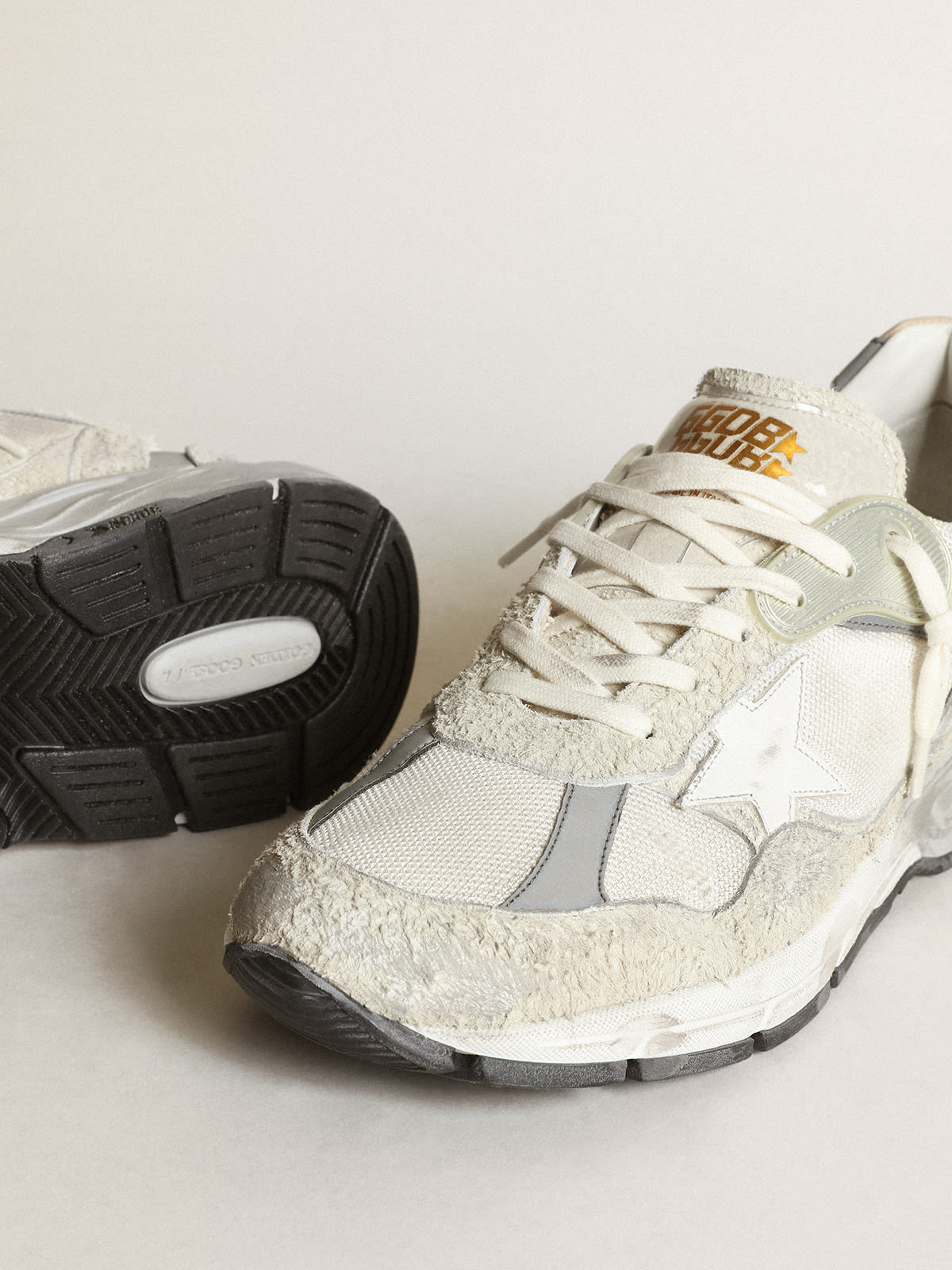 Golden Goose - Sneakers Dad-Star en résille et daim blancs avec étoile en cuir blanc et contrefort en cuir beige in 