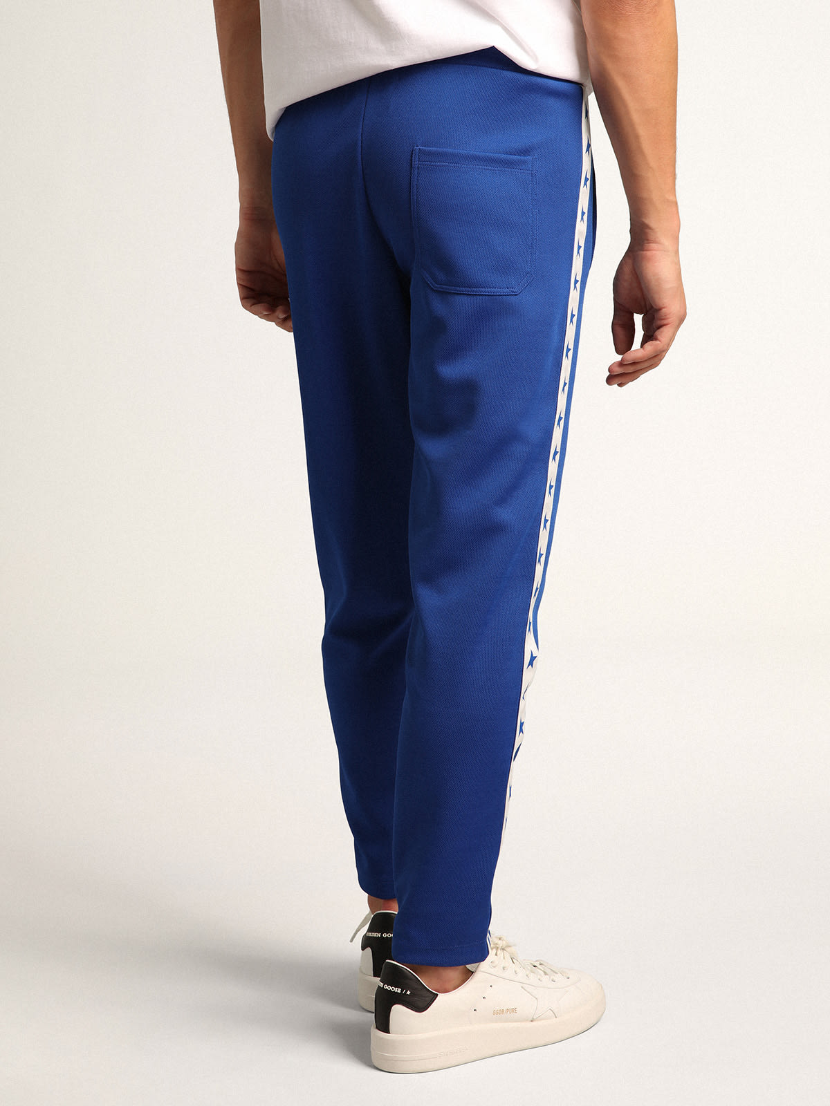 Golden Goose - Pantalon de jogging Doro collection Star de couleur bleuet avec bande blanche et étoiles bleuet sur les côtés in 