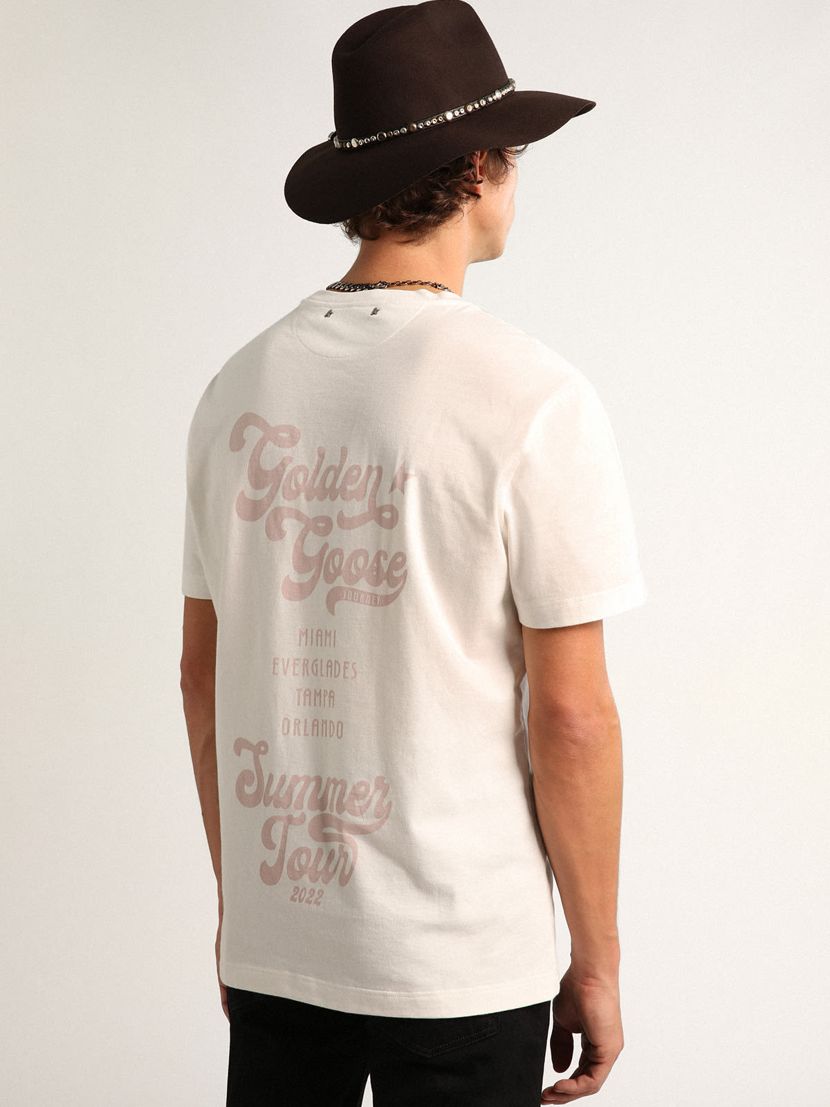 Golden Goose - T-shirt bianca Collezione Journey con doppia stampa di colore lilla in 