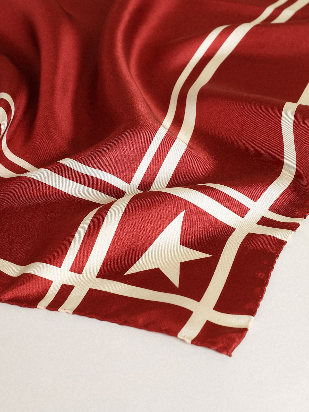 Golden Goose - Red scarf with contrasting white stars and stripes in 