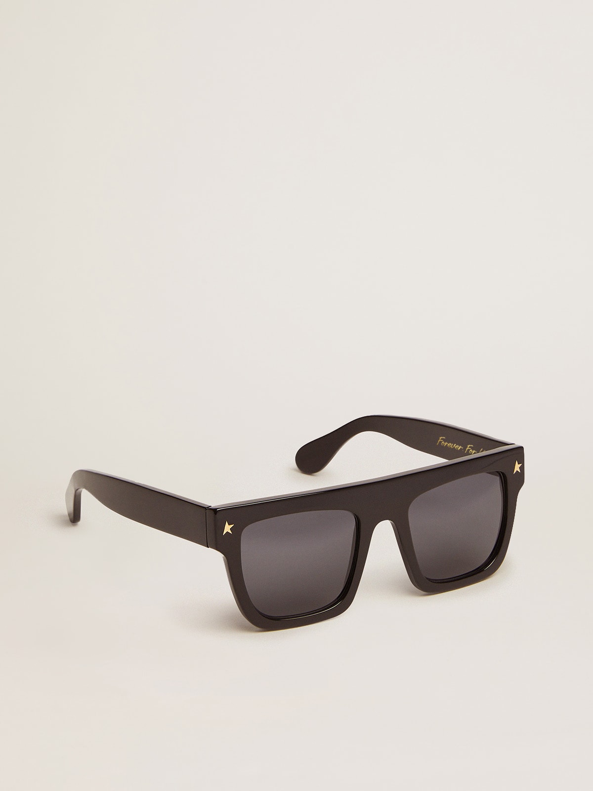 Square sunglasses with black frame and gold details