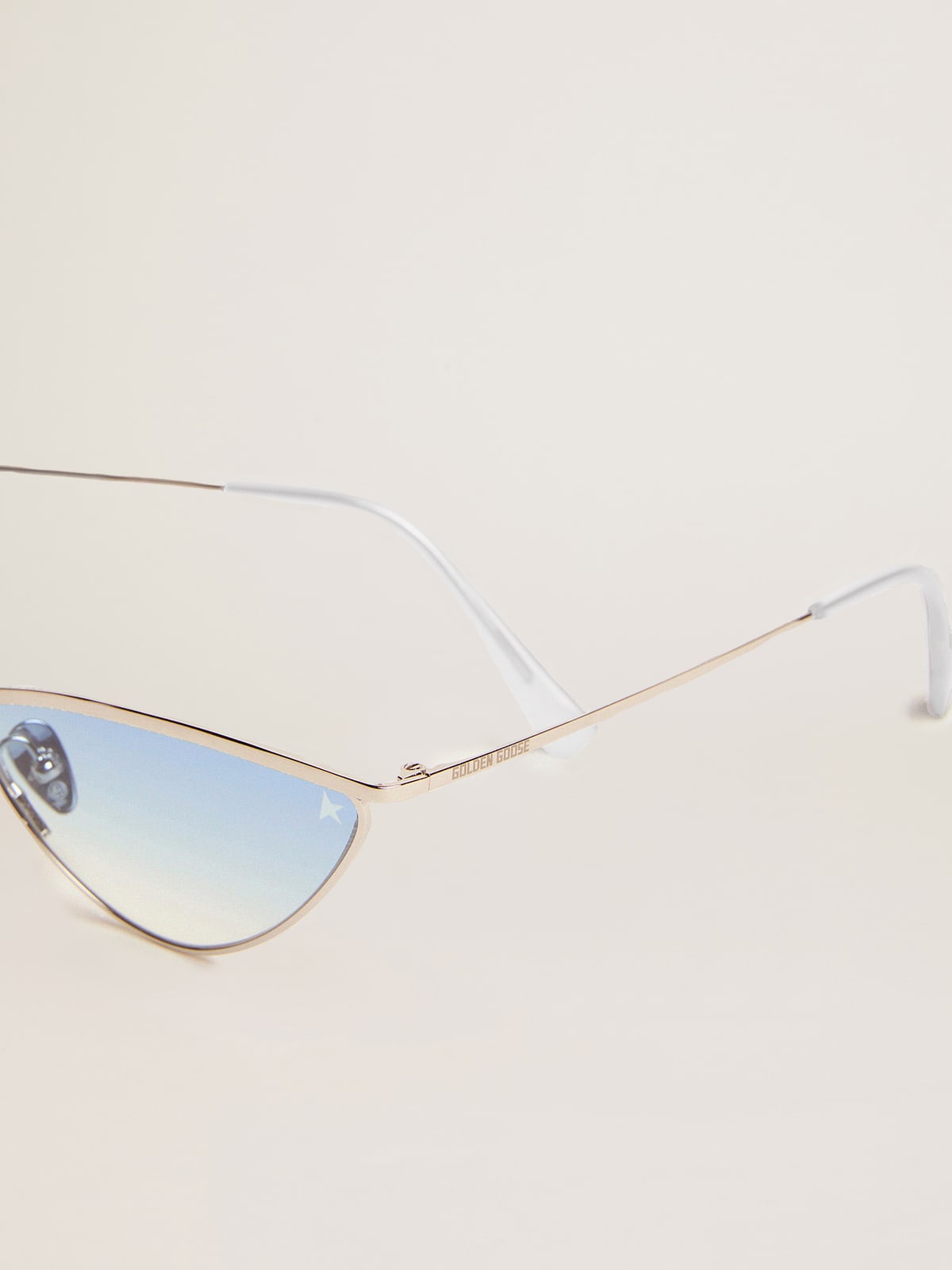Golden Goose - Sunglasses cat-eye style with silver frame and blue lenses in 