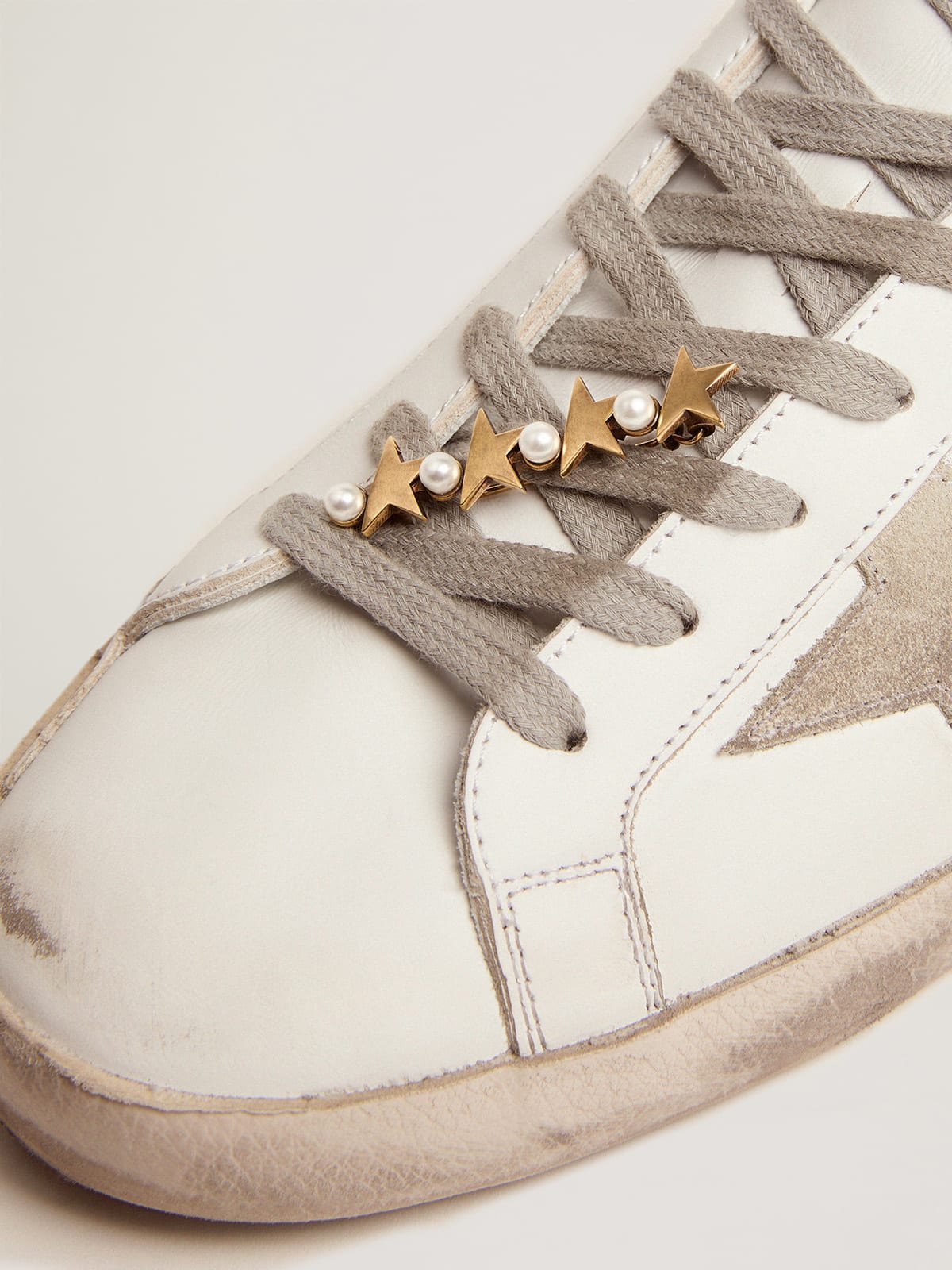 Golden Goose - Fermalacci color oro antico con perle in 